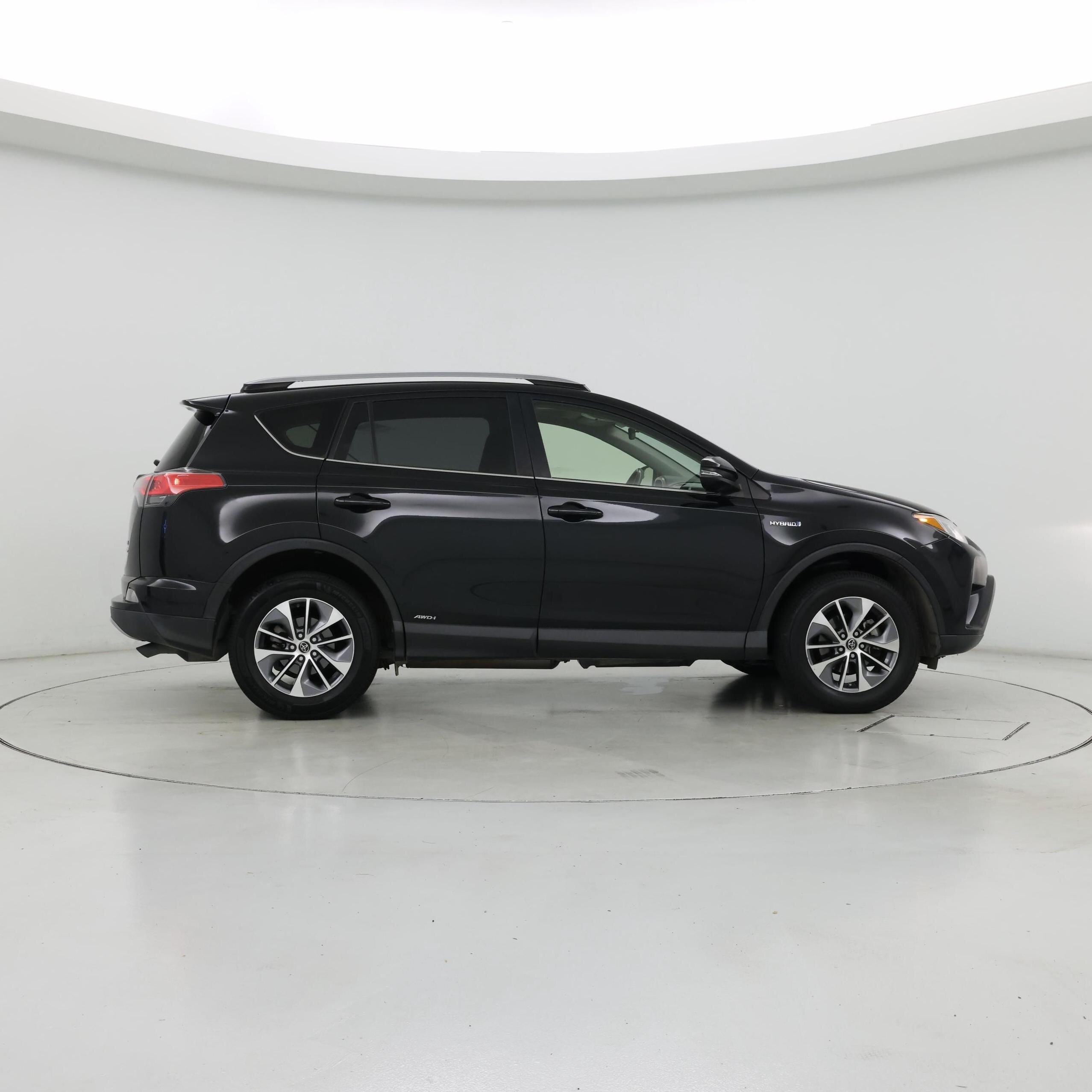 Thumbnail: 2018 Toyota RAV4 - 7