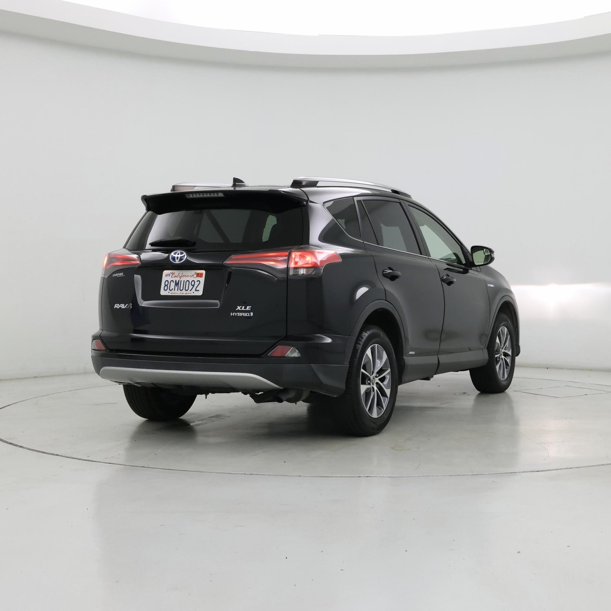 Thumbnail: 2018 Toyota RAV4 - 8