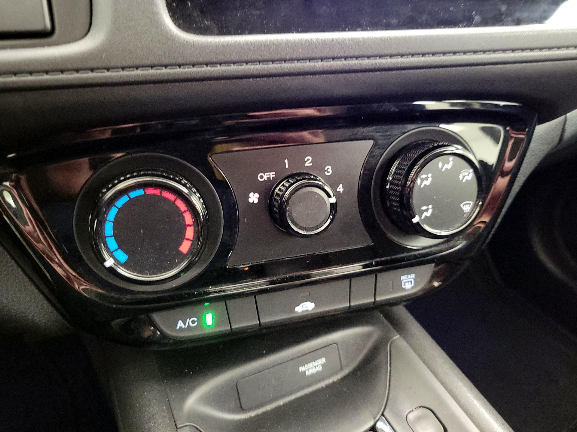 Thumbnail: 2016 Honda HR-V - 16