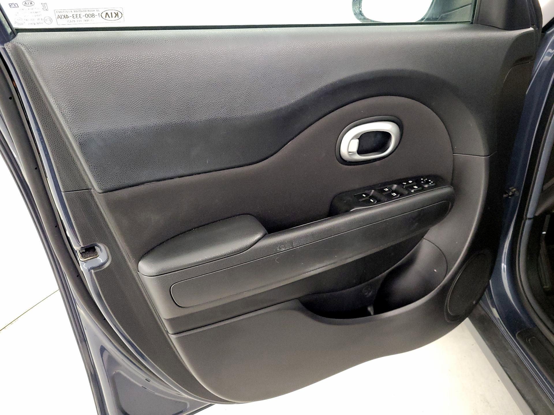 Thumbnail: 2015 Kia Soul - 12
