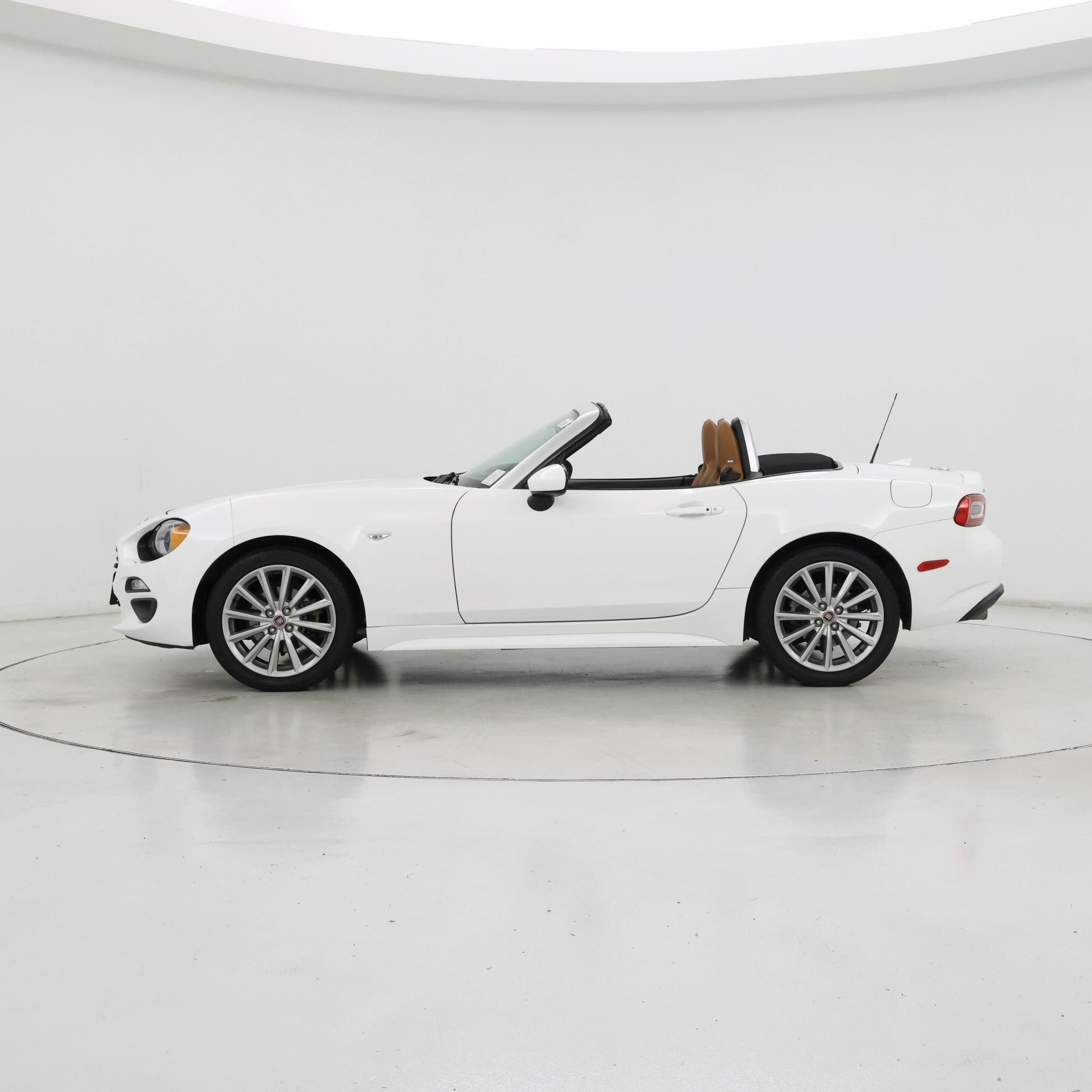 Thumbnail: 2019 Fiat 124 Spider - 3
