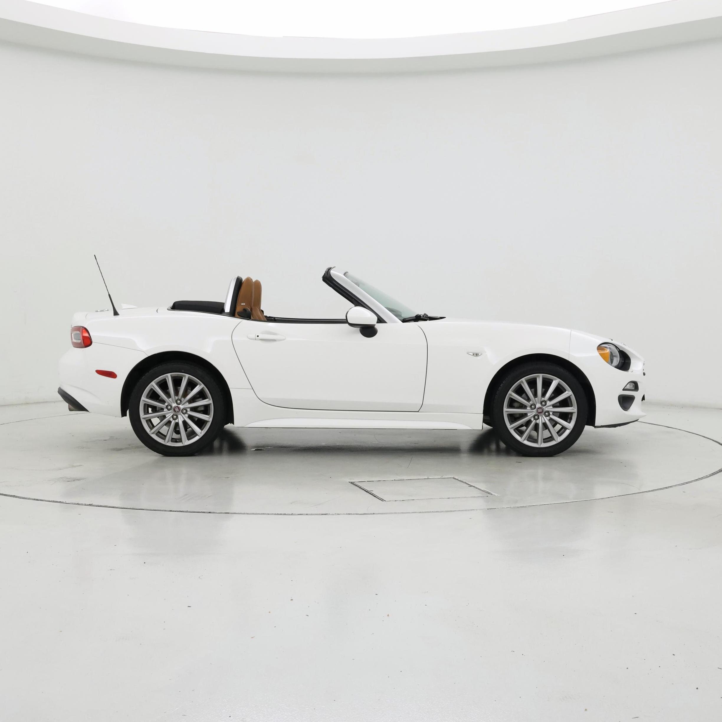 Thumbnail: 2019 Fiat 124 Spider - 7