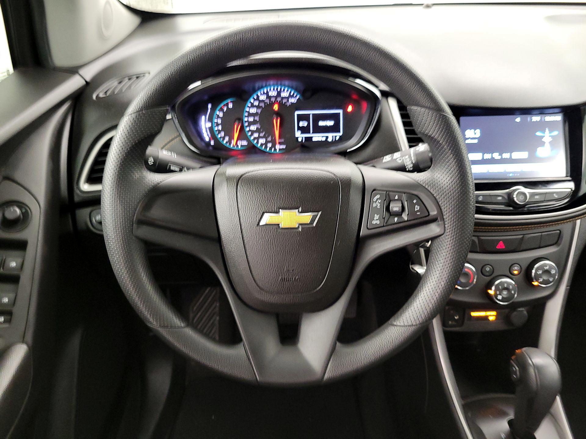 Thumbnail: 2017 Chevrolet Trax - 10
