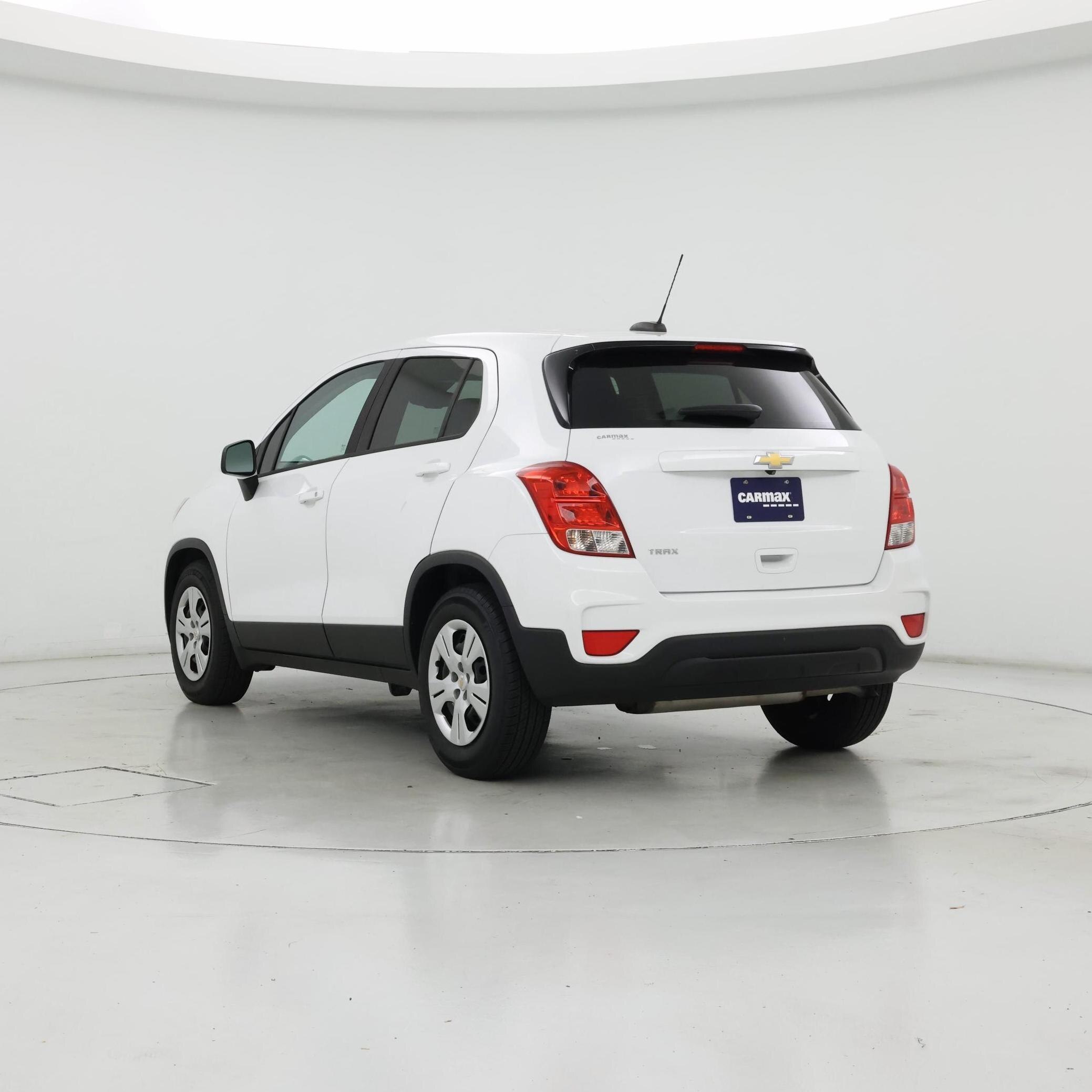 Thumbnail: 2017 Chevrolet Trax - 2