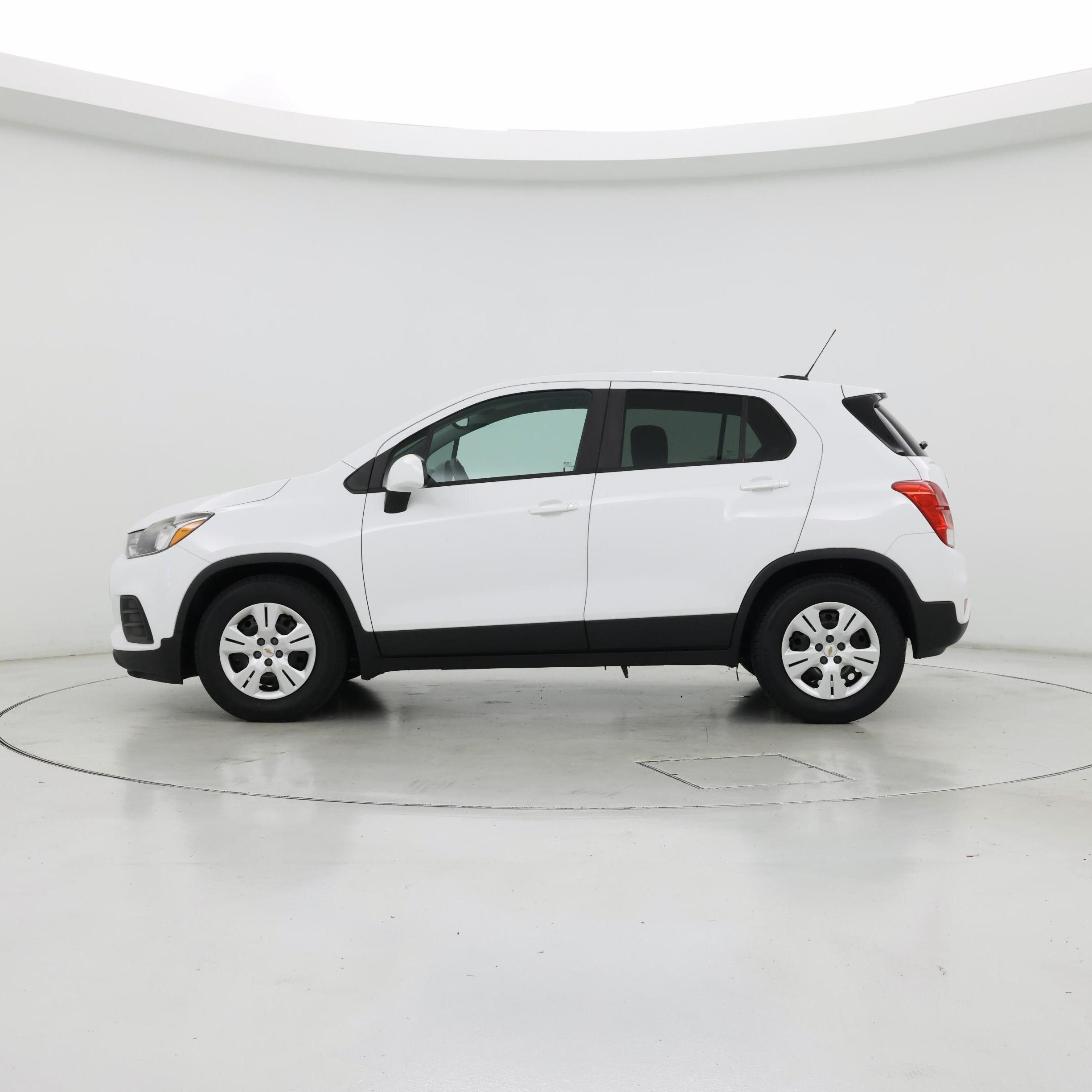 Thumbnail: 2017 Chevrolet Trax - 3