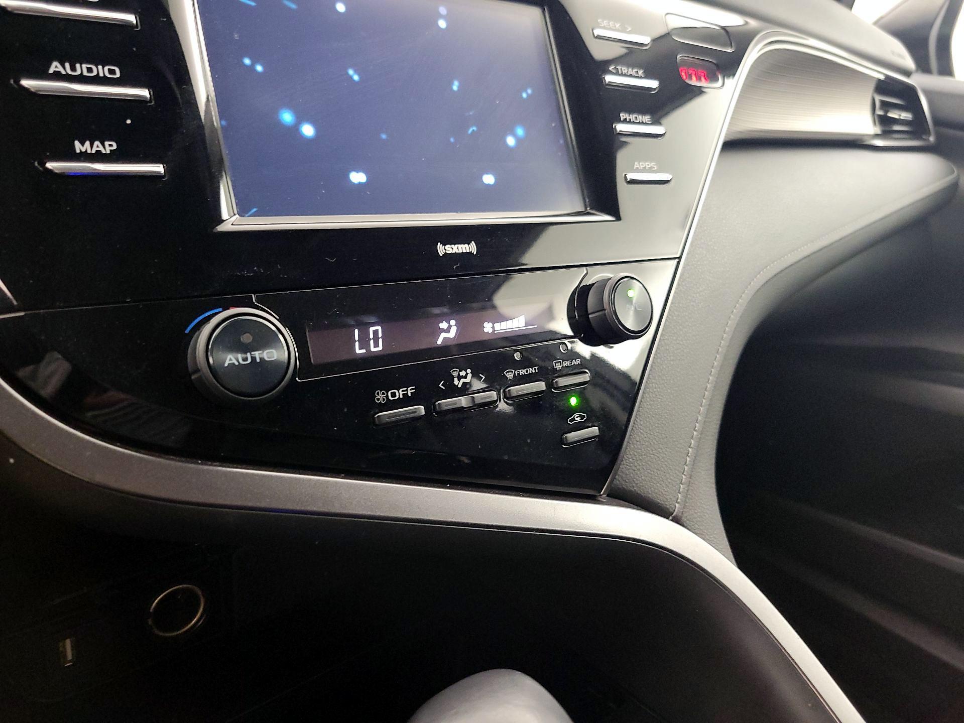 Thumbnail: 2020 Toyota Camry - 16