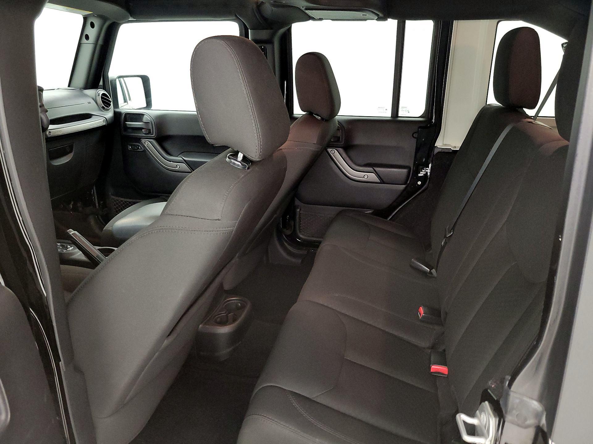 Thumbnail: 2015 Jeep Wrangler - 17