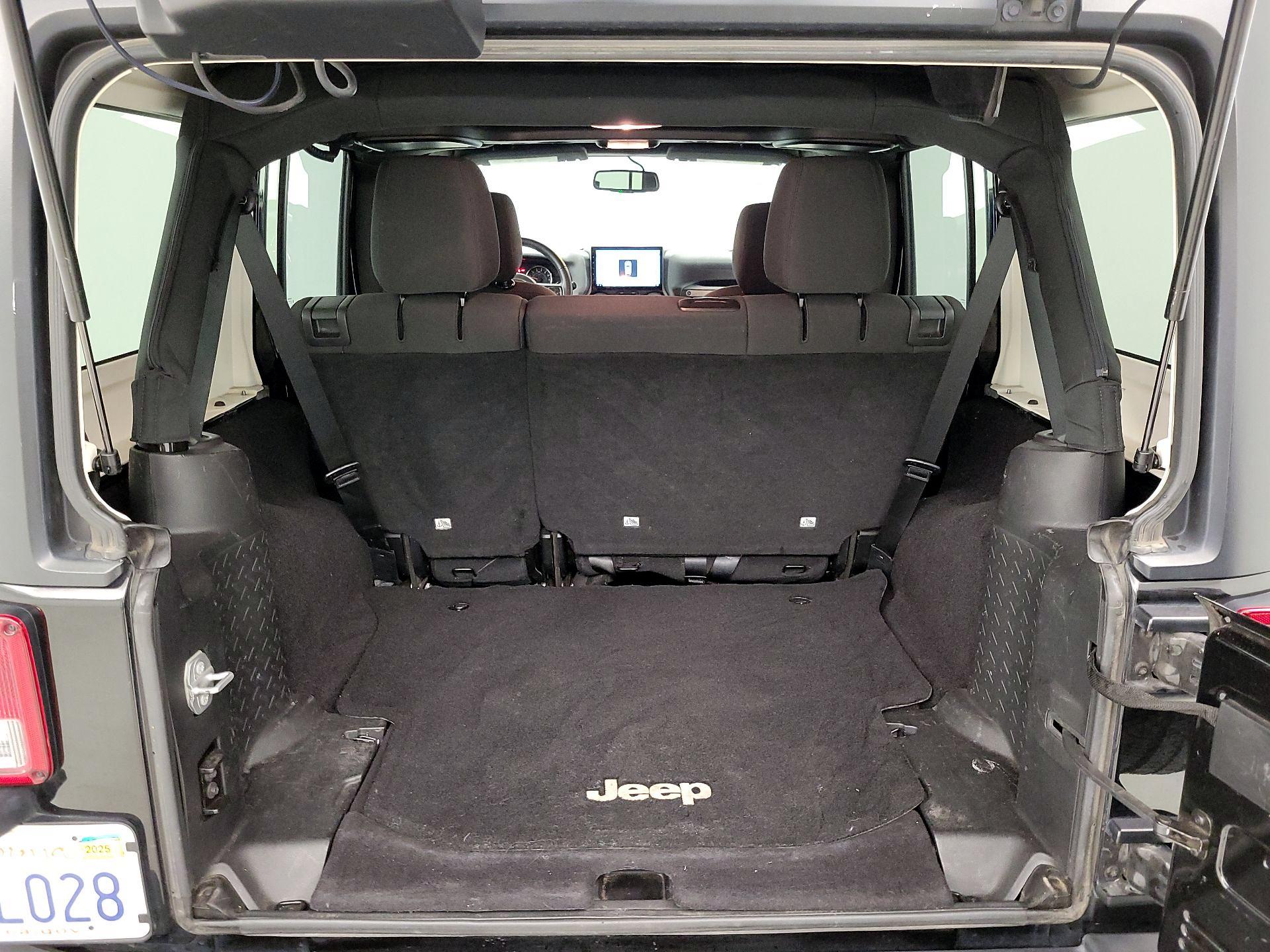 Thumbnail: 2015 Jeep Wrangler - 18