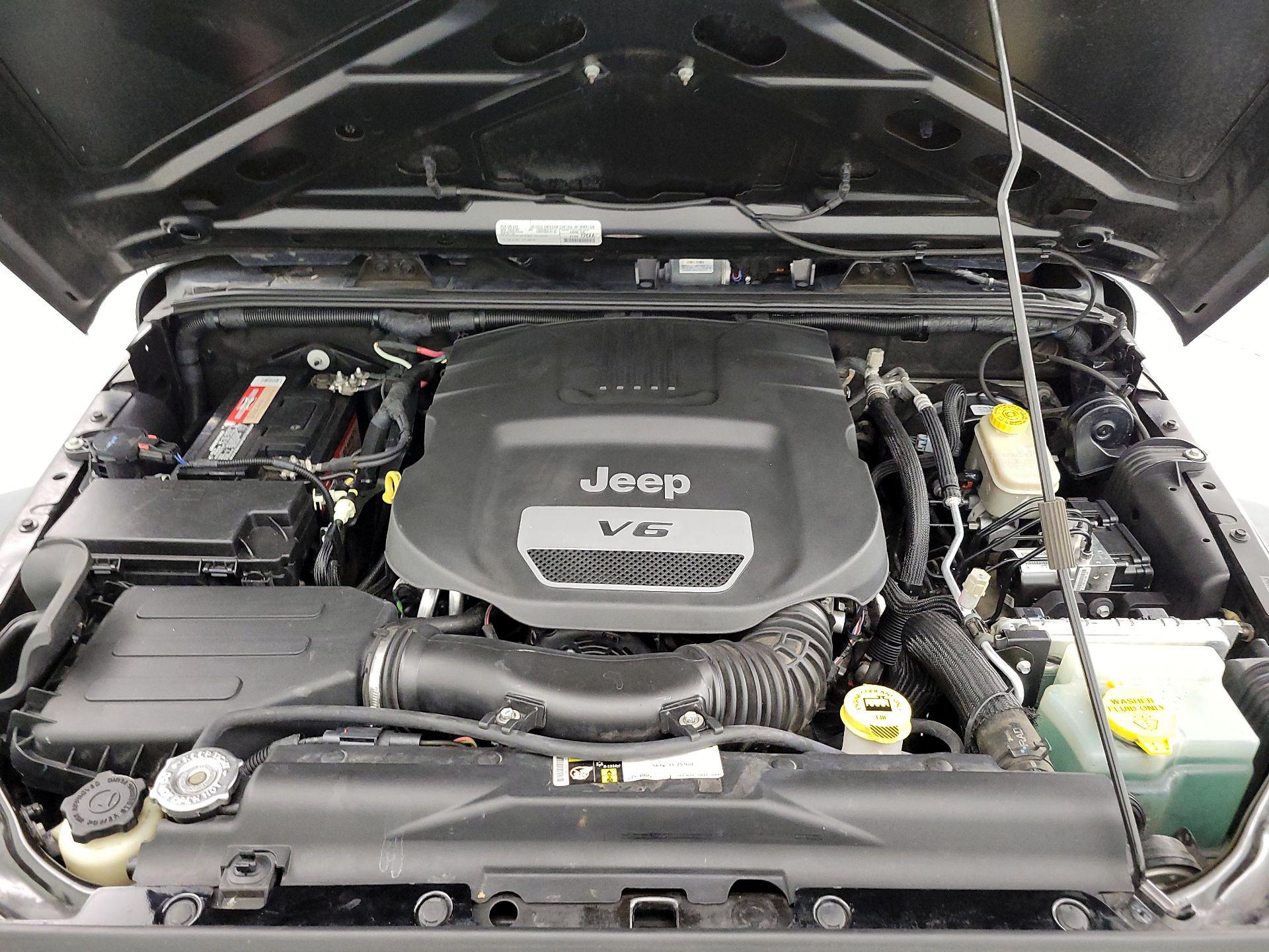 Thumbnail: 2015 Jeep Wrangler - 19