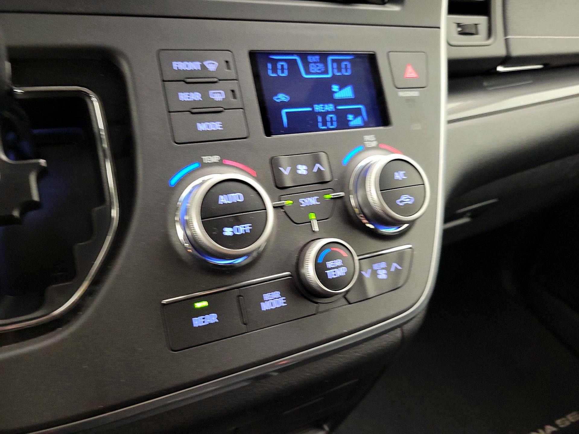 Thumbnail: 2017 Toyota Sienna - 16