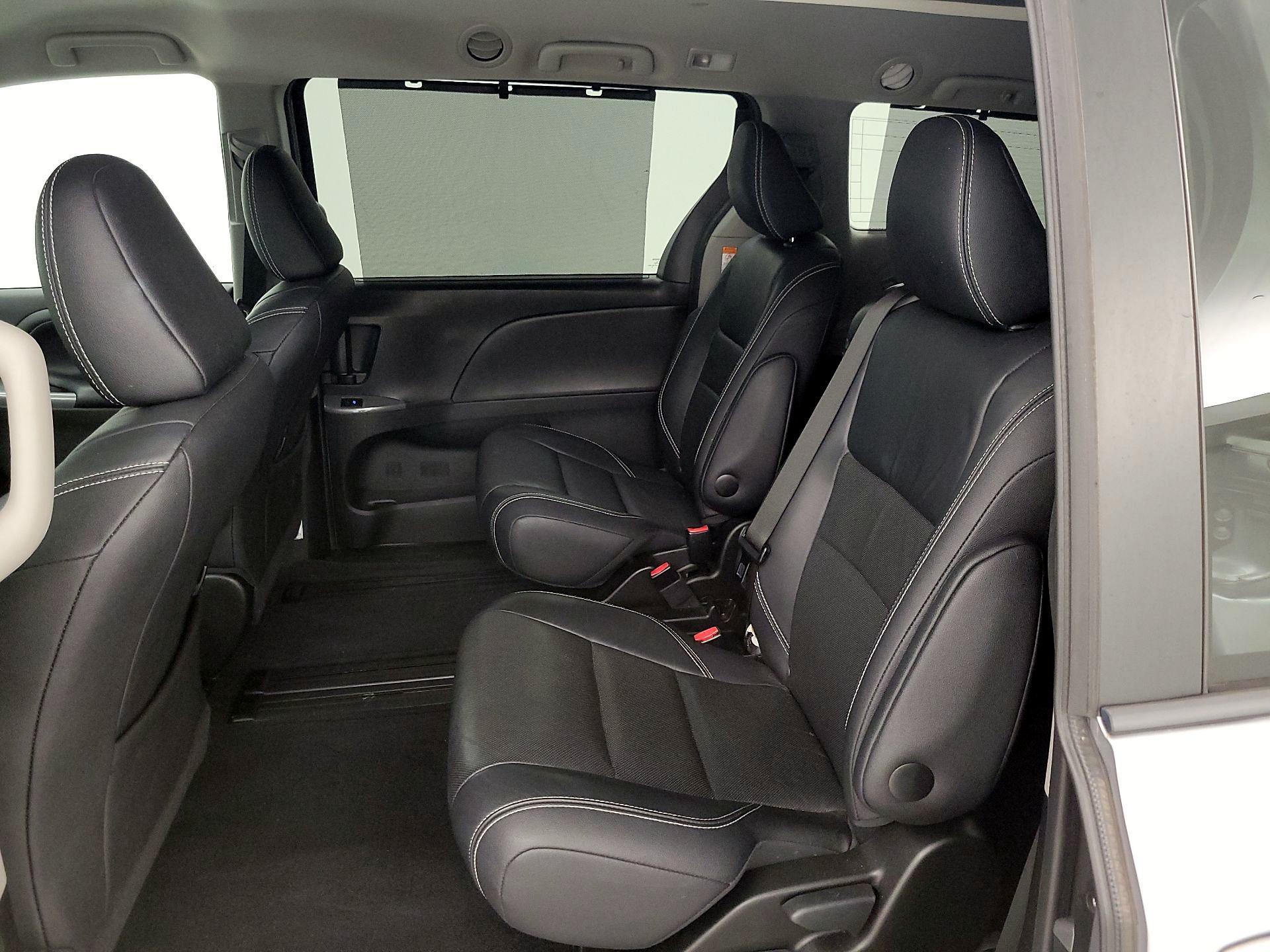 Thumbnail: 2017 Toyota Sienna - 19