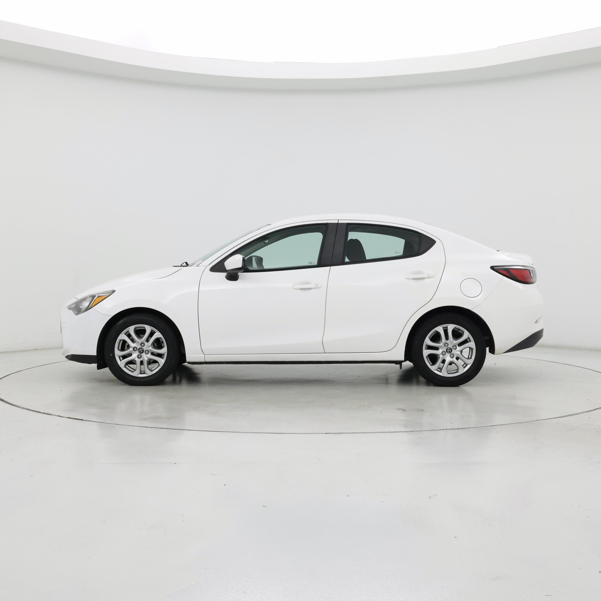 Thumbnail: 2018 Toyota Yaris iA - 3