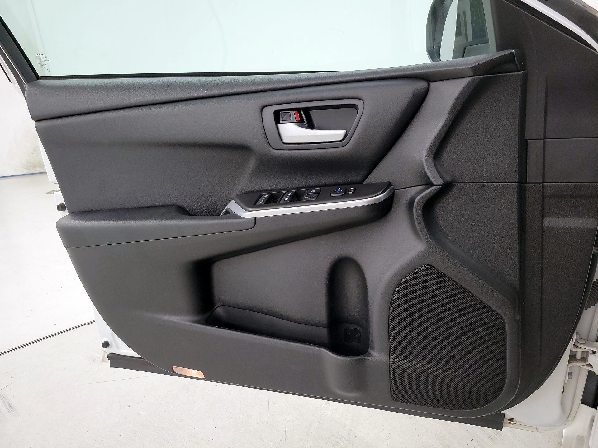 Thumbnail: 2017 Toyota Camry - 12