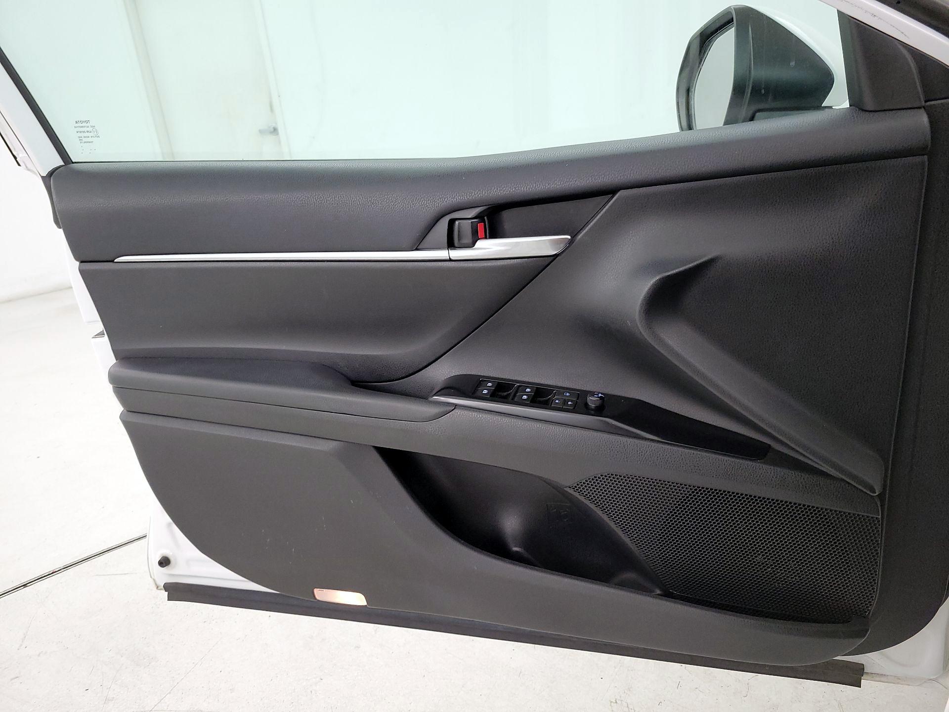 Thumbnail: 2019 Toyota Camry - 12