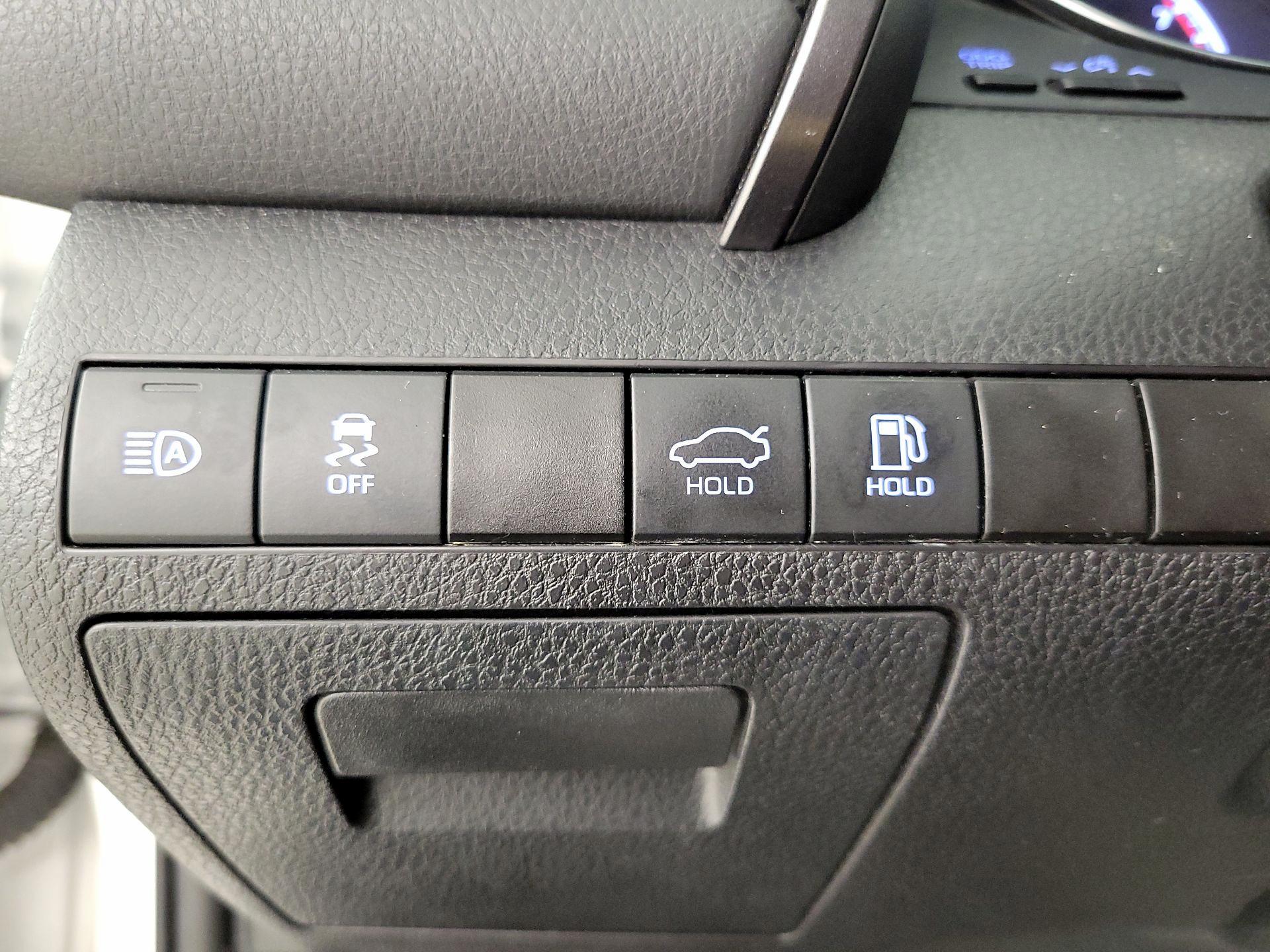Thumbnail: 2019 Toyota Camry - 13