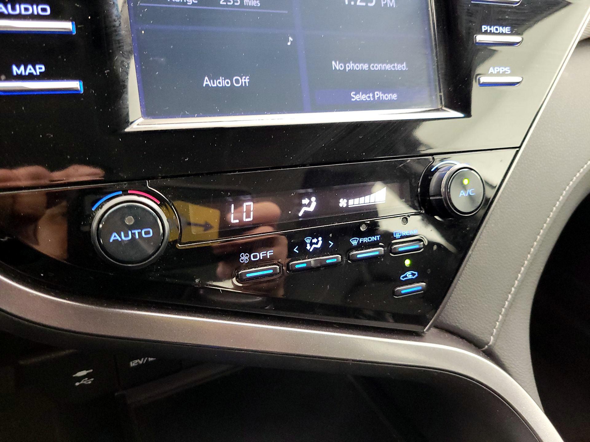 Thumbnail: 2019 Toyota Camry - 16
