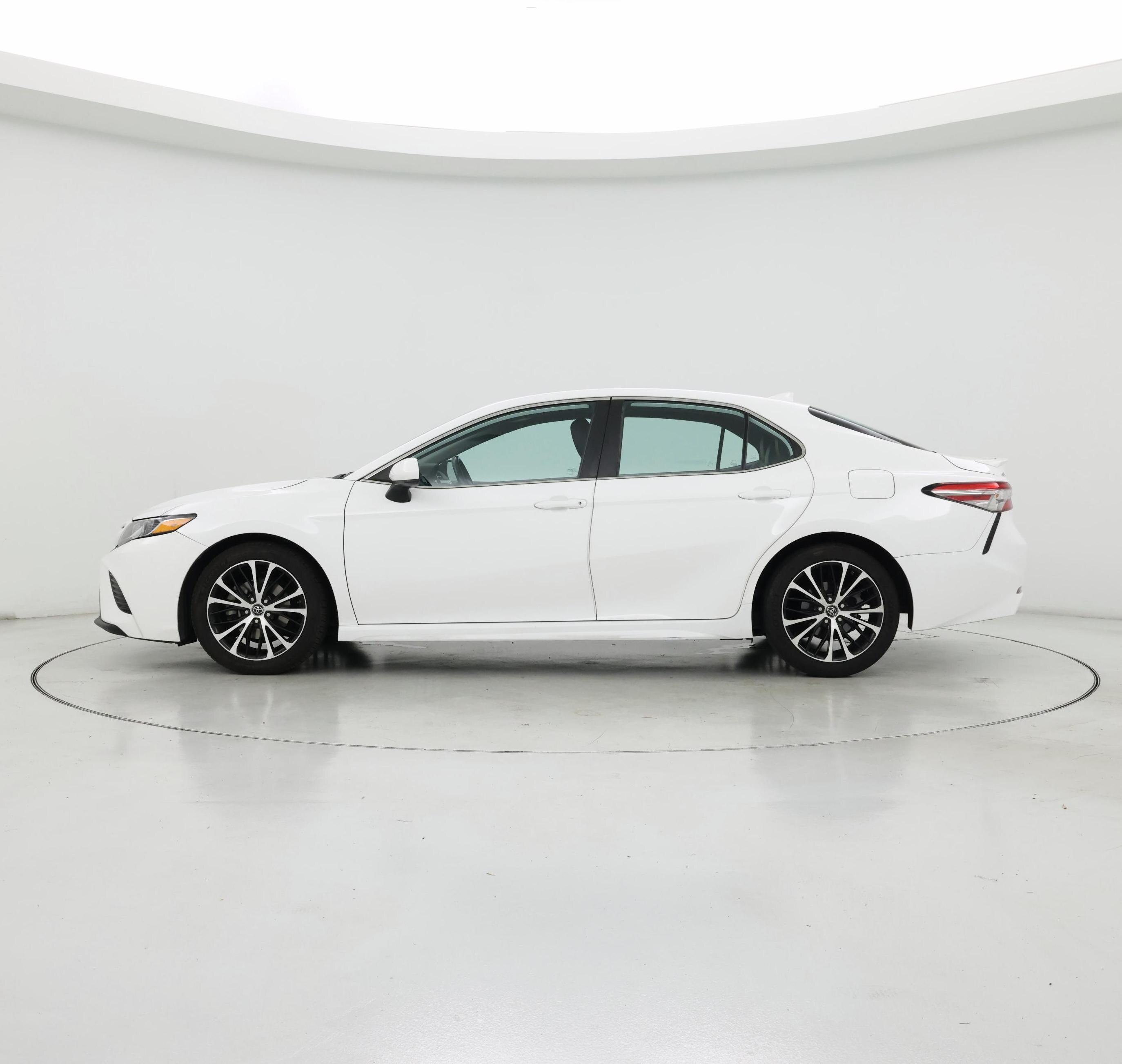 Thumbnail: 2019 Toyota Camry - 3