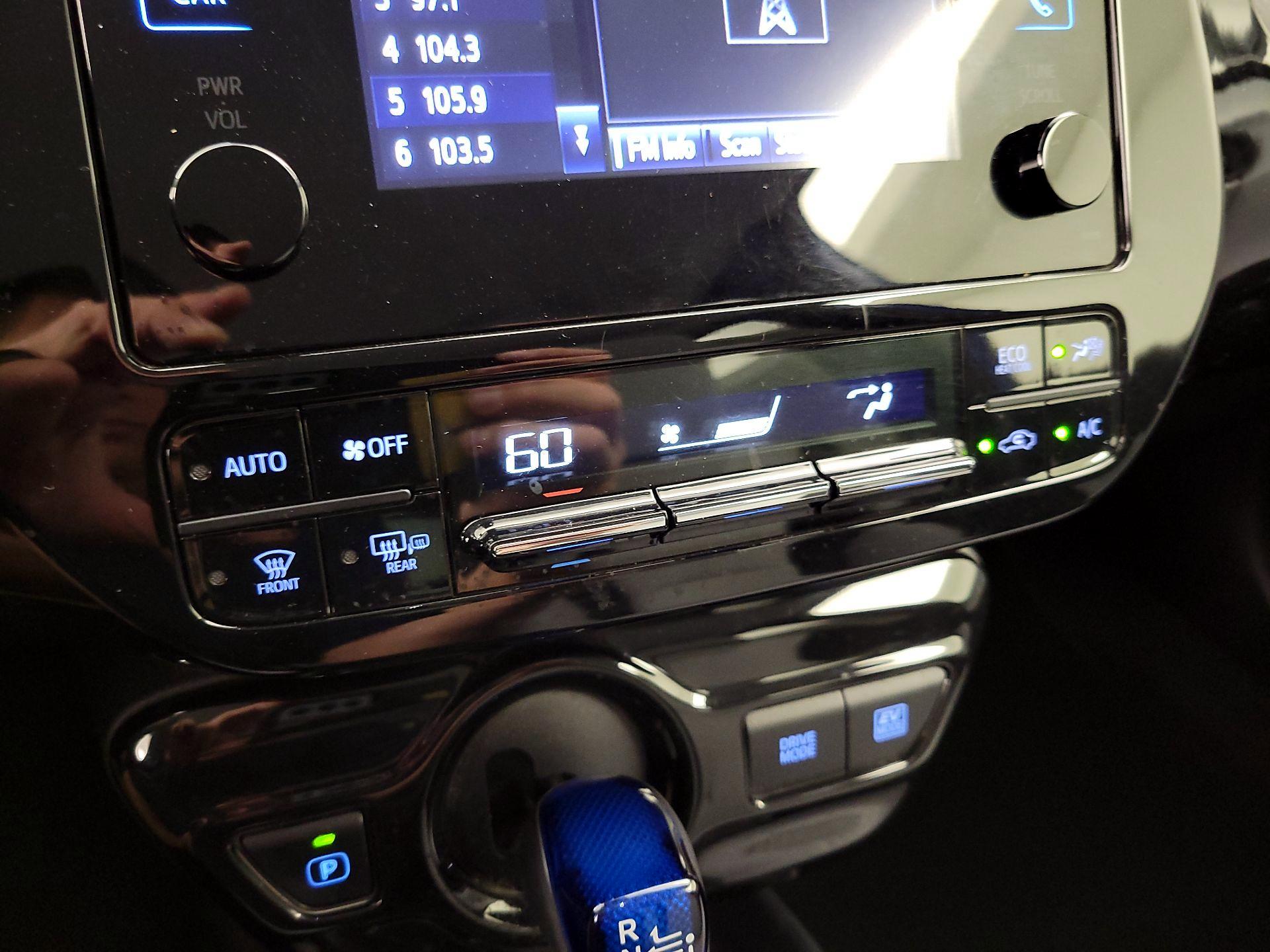 Thumbnail: 2017 Toyota Prius - 16