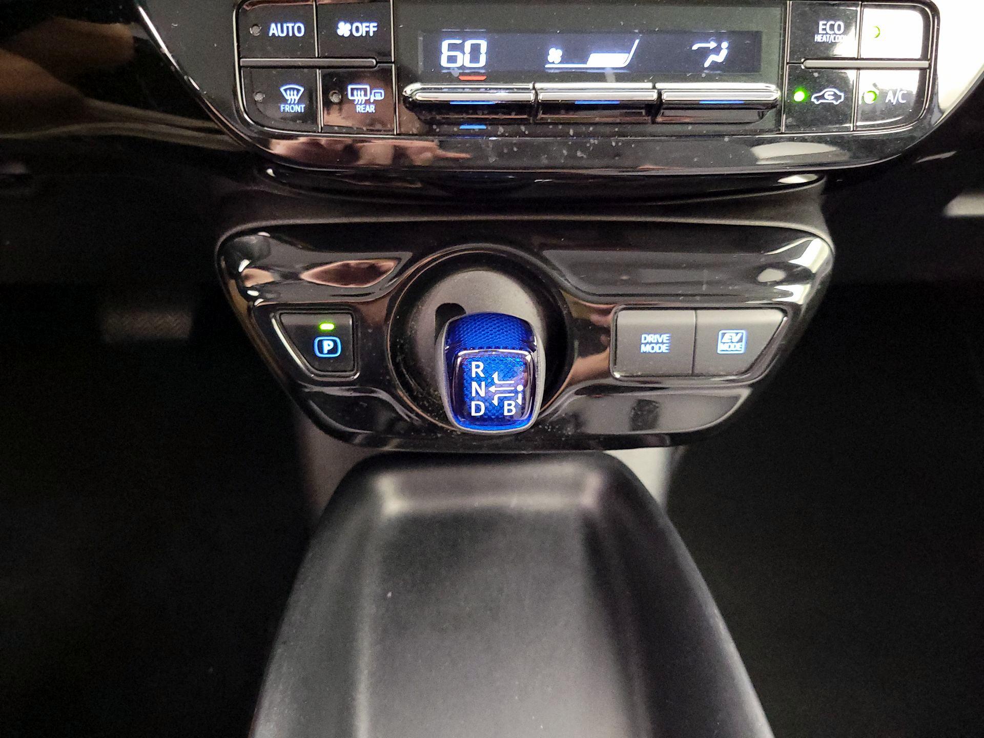 Thumbnail: 2017 Toyota Prius - 17