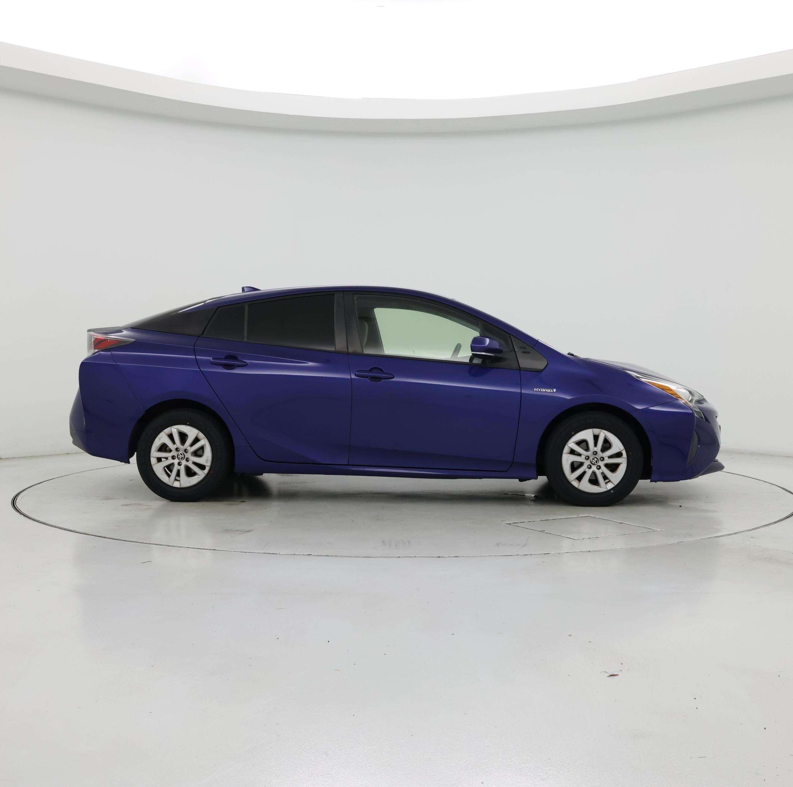 Thumbnail: 2017 Toyota Prius - 7