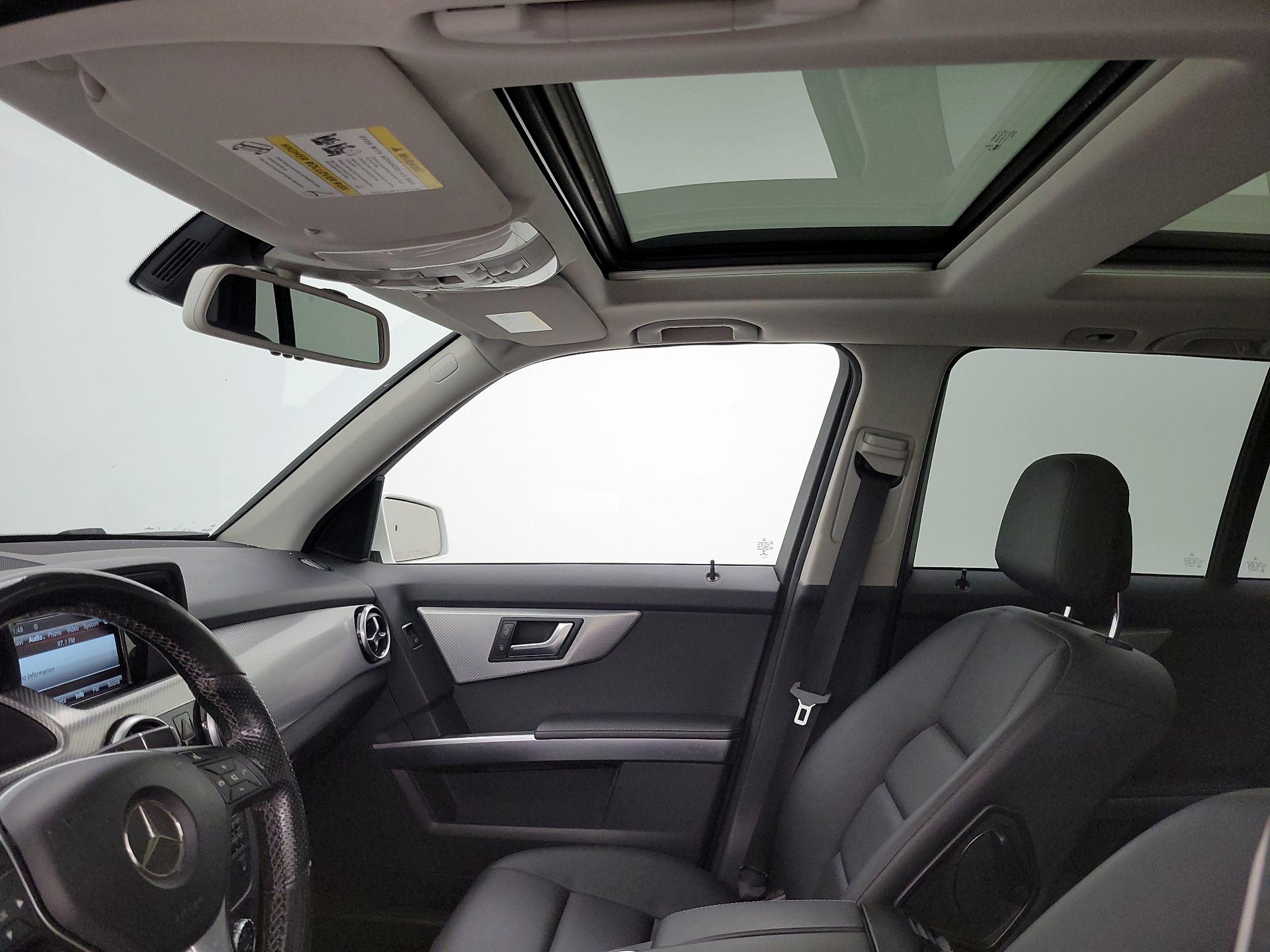 Thumbnail: 2015 Mercedes-Benz GLK - 18