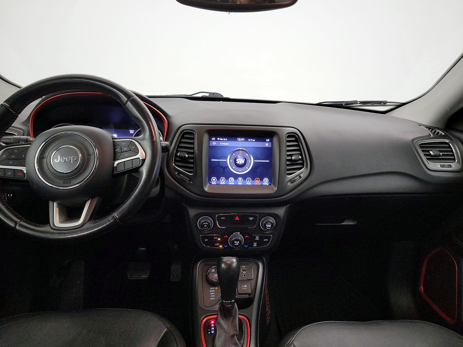Thumbnail: 2020 Jeep Compass - 9