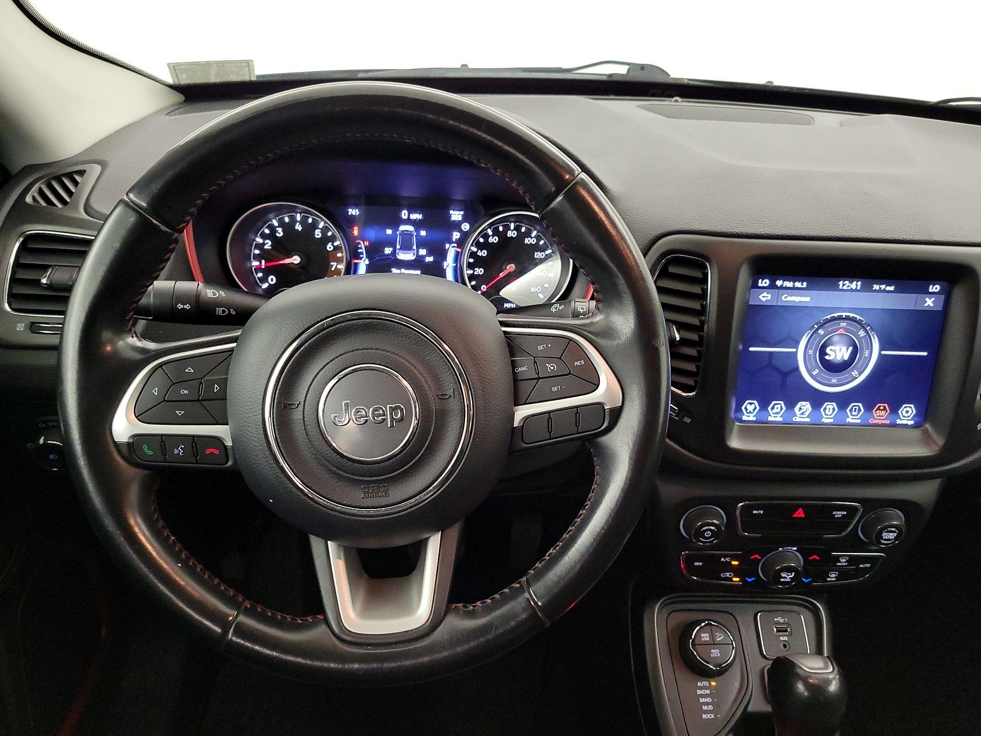 Thumbnail: 2020 Jeep Compass - 10