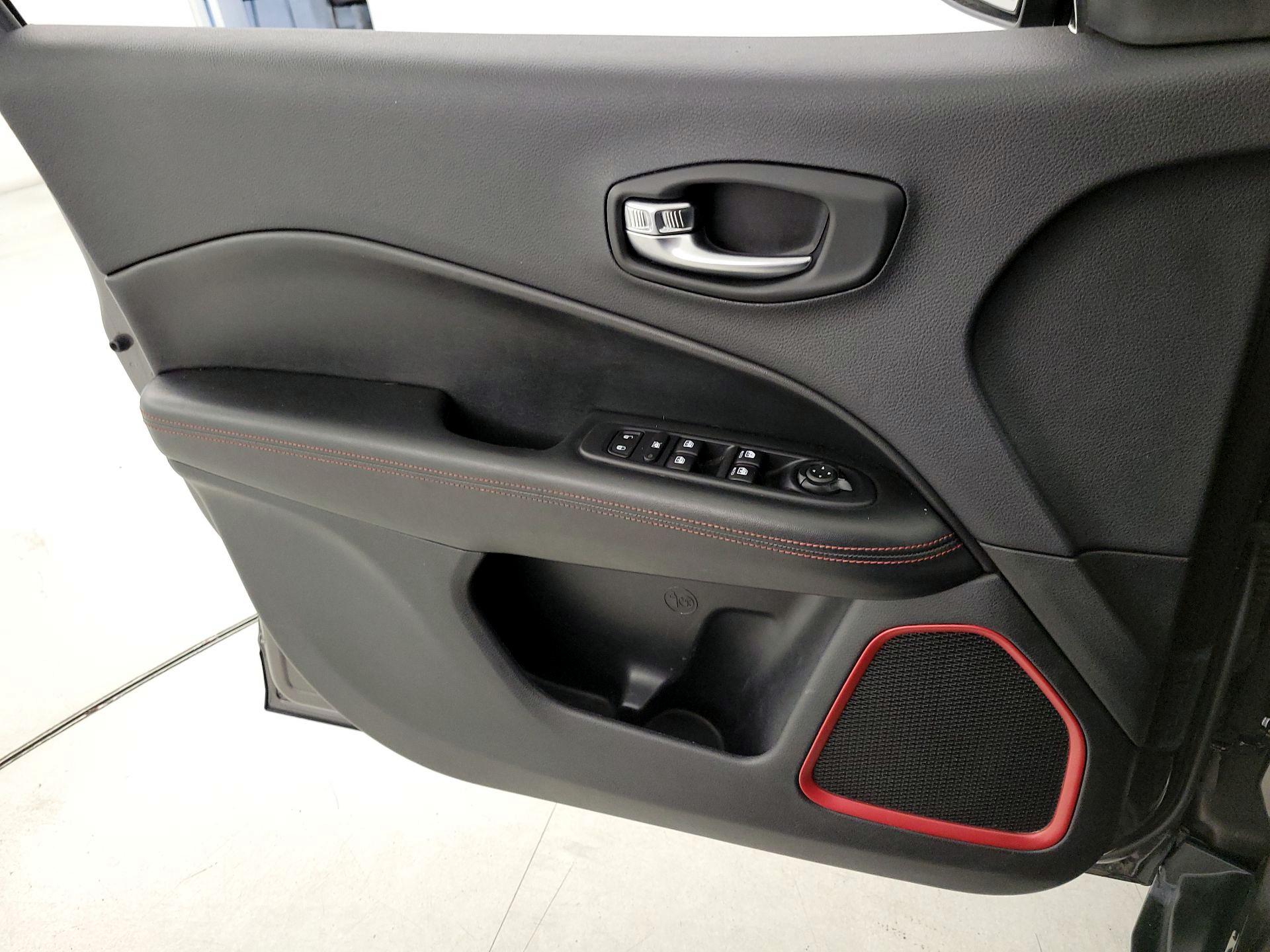Thumbnail: 2020 Jeep Compass - 12