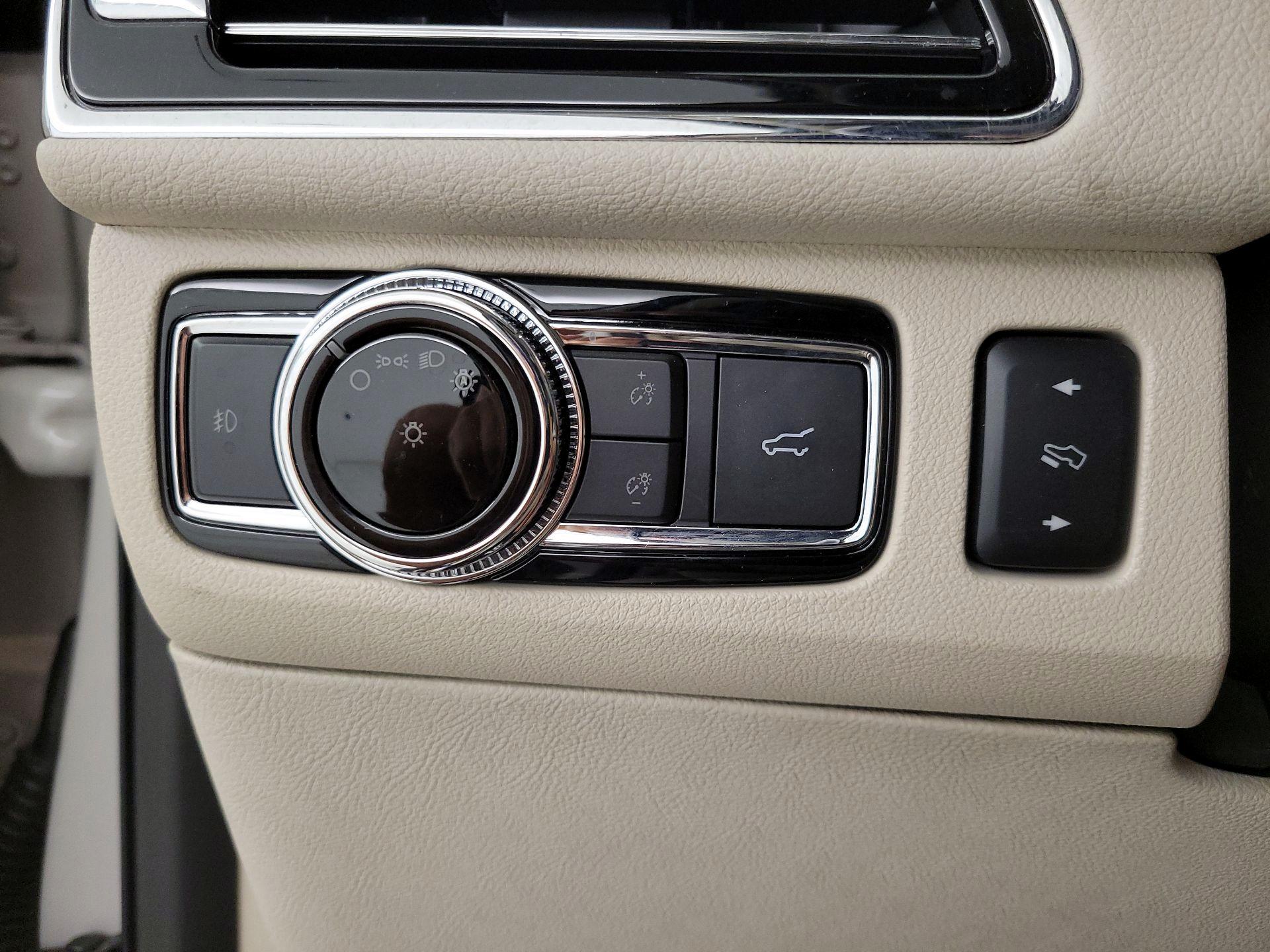 Thumbnail: 2019 Lincoln Navigator - 13