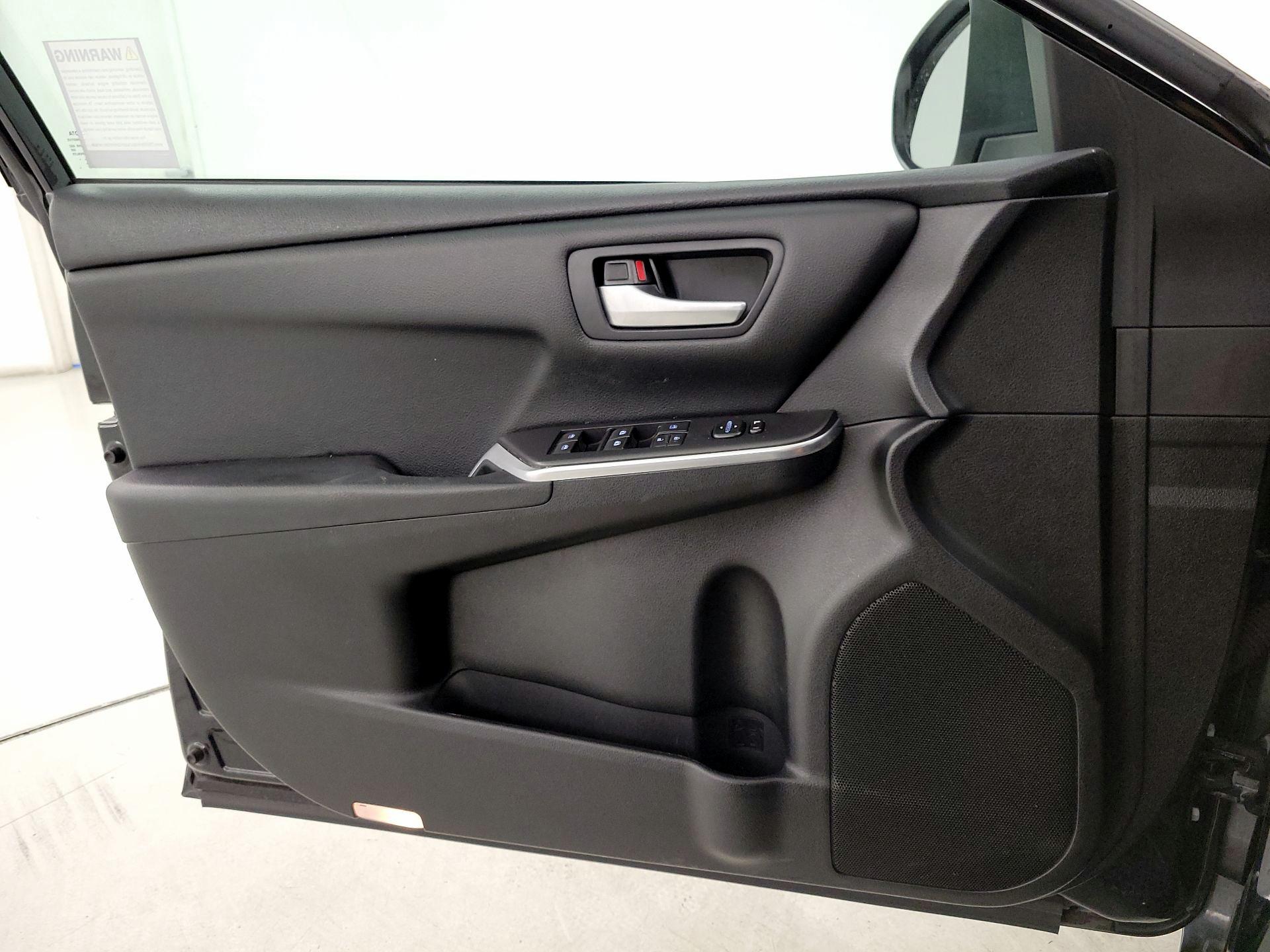Thumbnail: 2016 Toyota Camry - 12