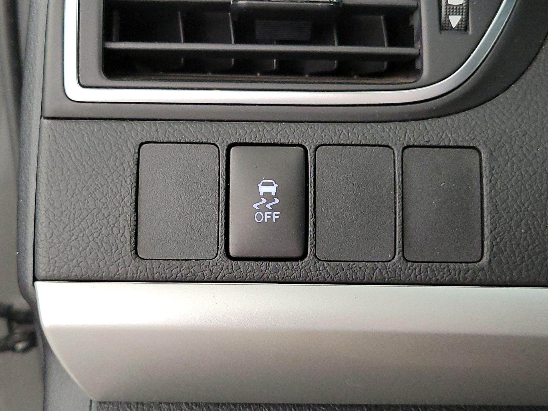 Thumbnail: 2016 Toyota Camry - 13
