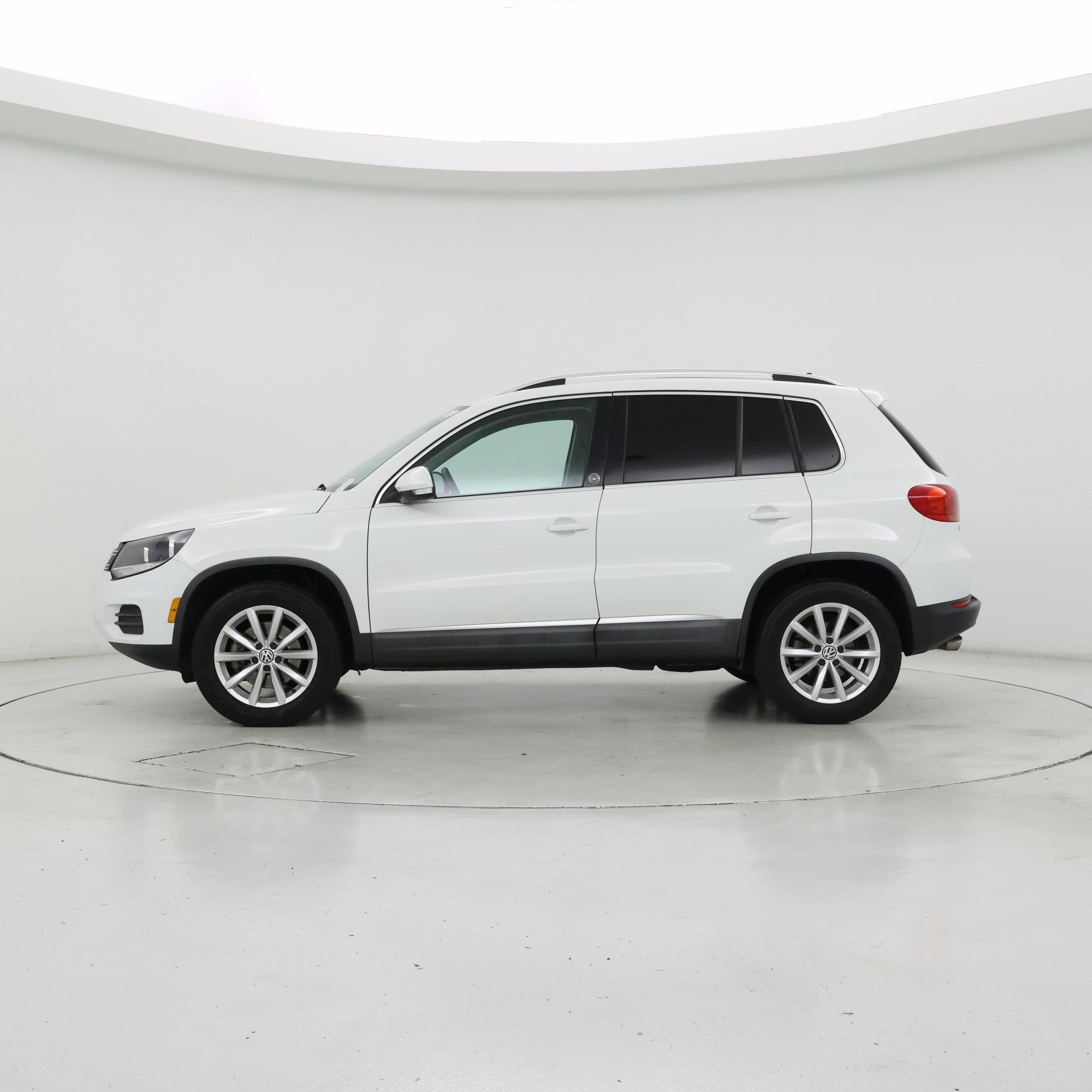 Thumbnail: 2017 Volkswagen Tiguan - 3
