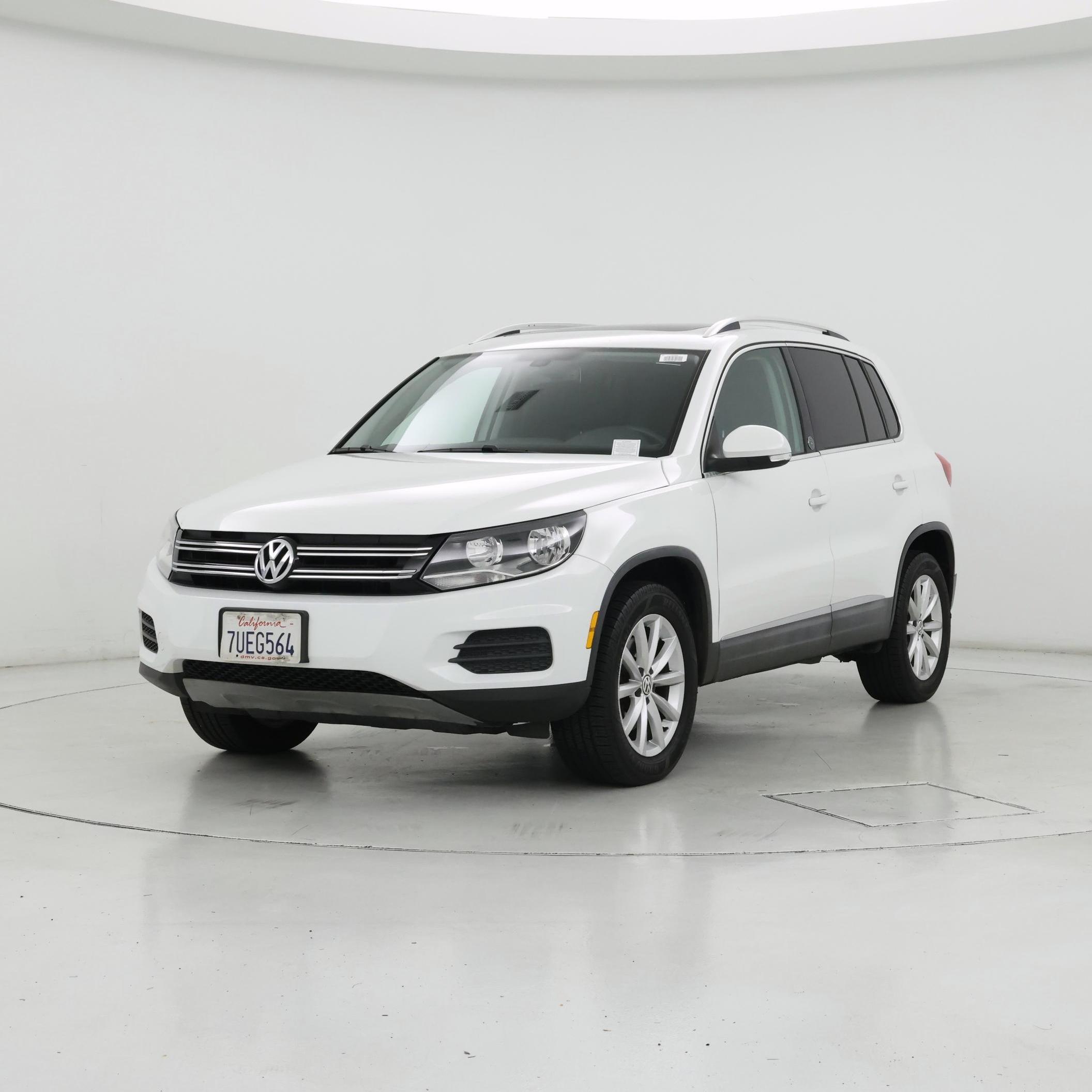 Thumbnail: 2017 Volkswagen Tiguan - 4