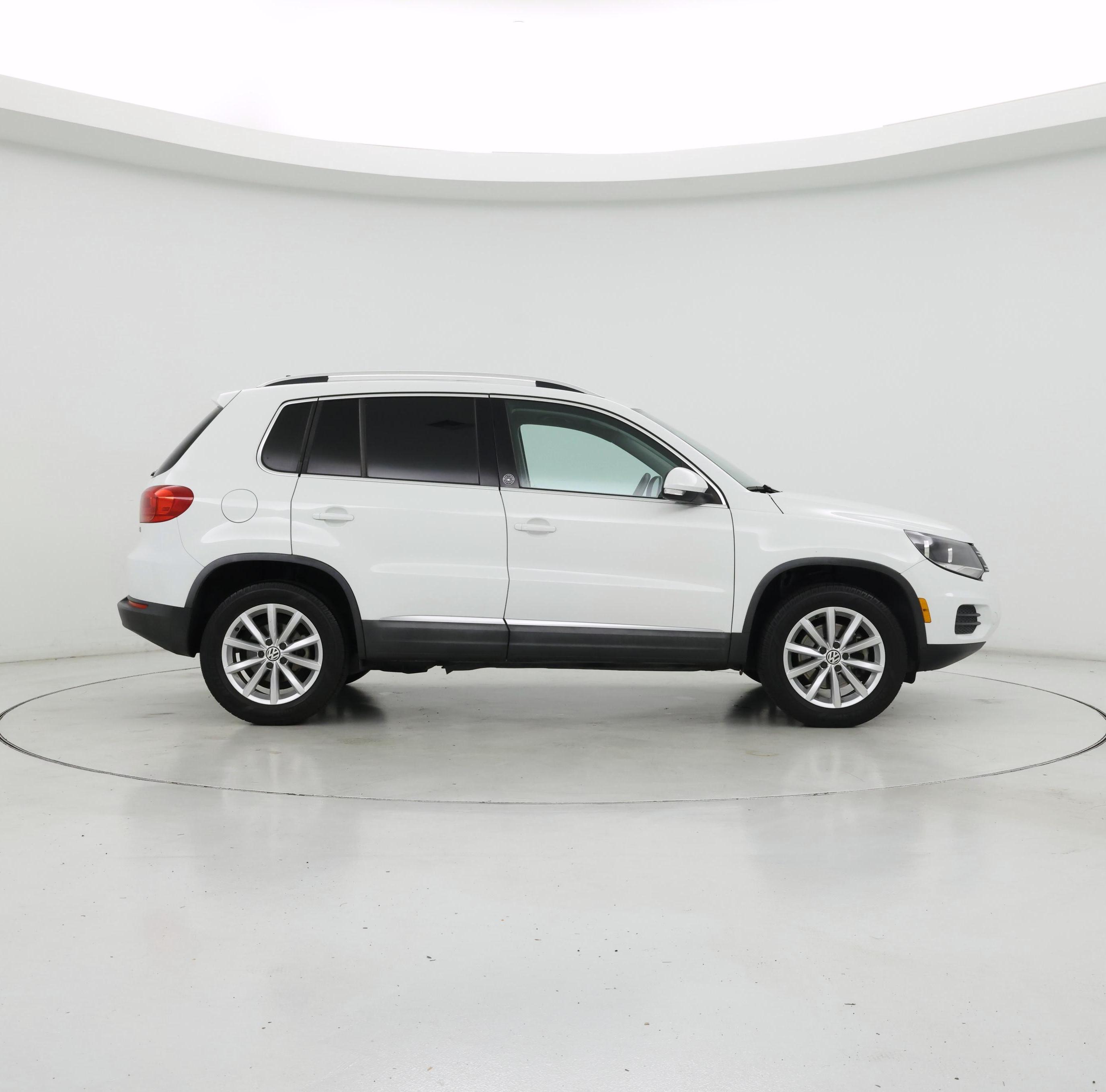 Thumbnail: 2017 Volkswagen Tiguan - 7