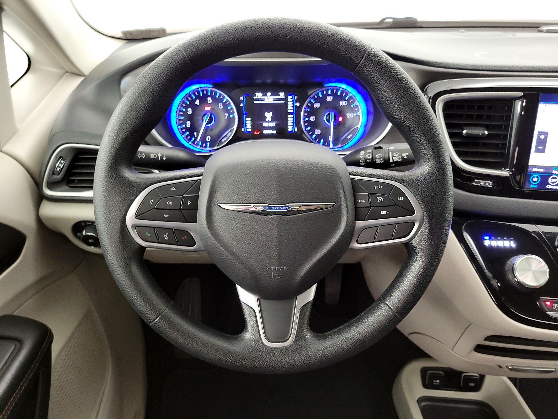 Thumbnail: 2020 Chrysler Pacifica - 10