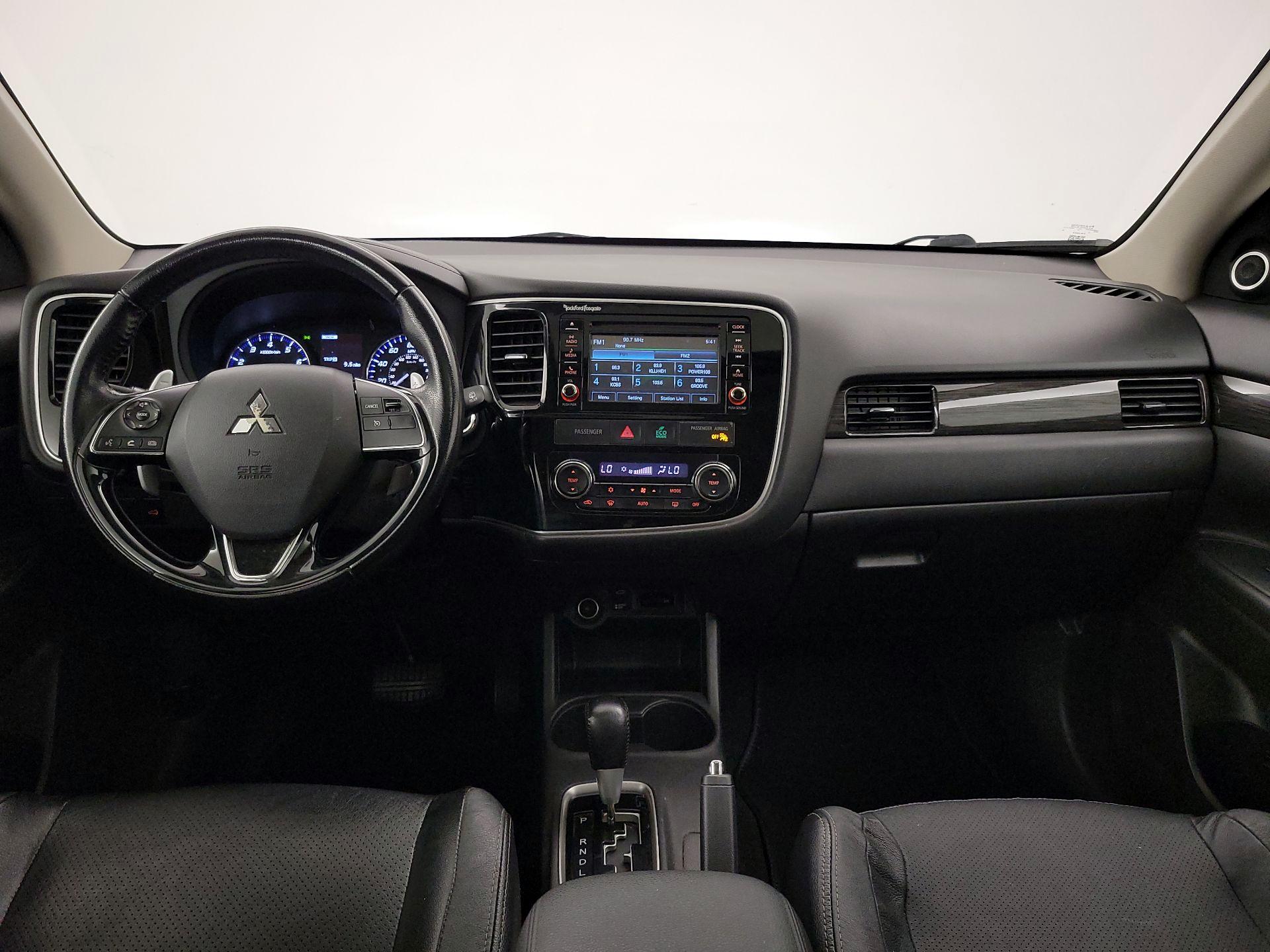 Thumbnail: 2016 Mitsubishi Outlander - 9