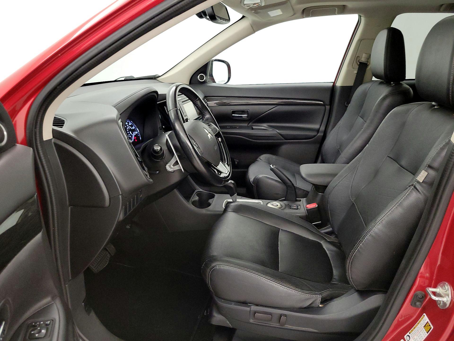 Thumbnail: 2016 Mitsubishi Outlander - 11