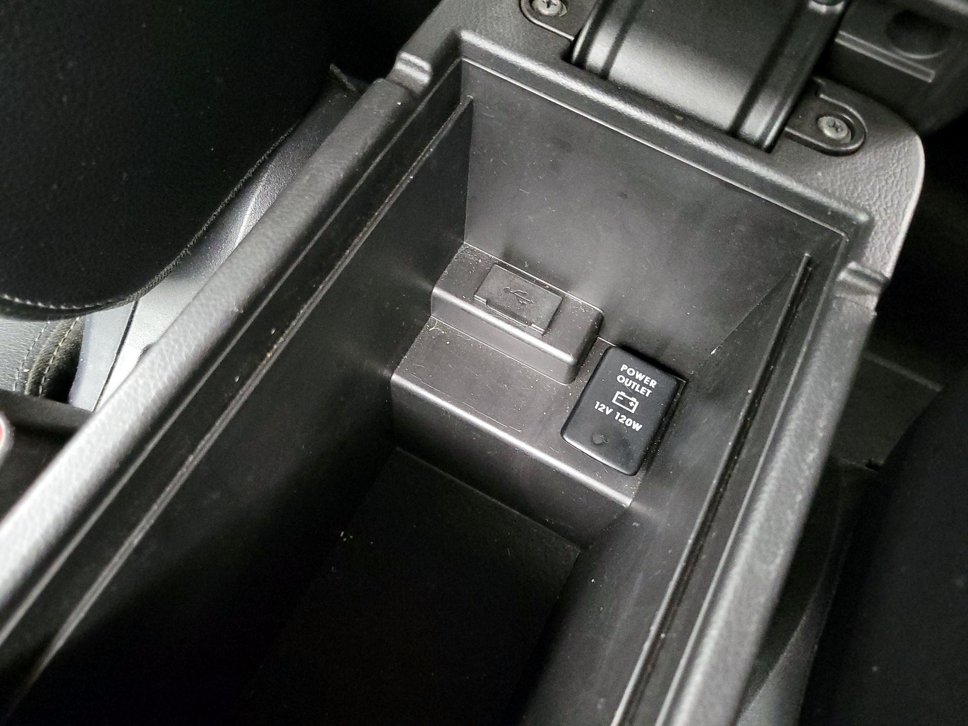 Thumbnail: 2016 Mitsubishi Outlander - 18