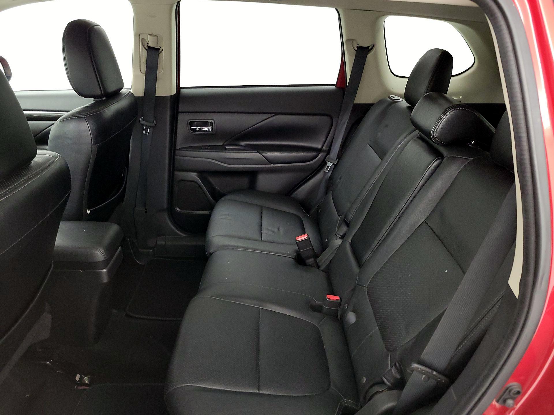 Thumbnail: 2016 Mitsubishi Outlander - 20