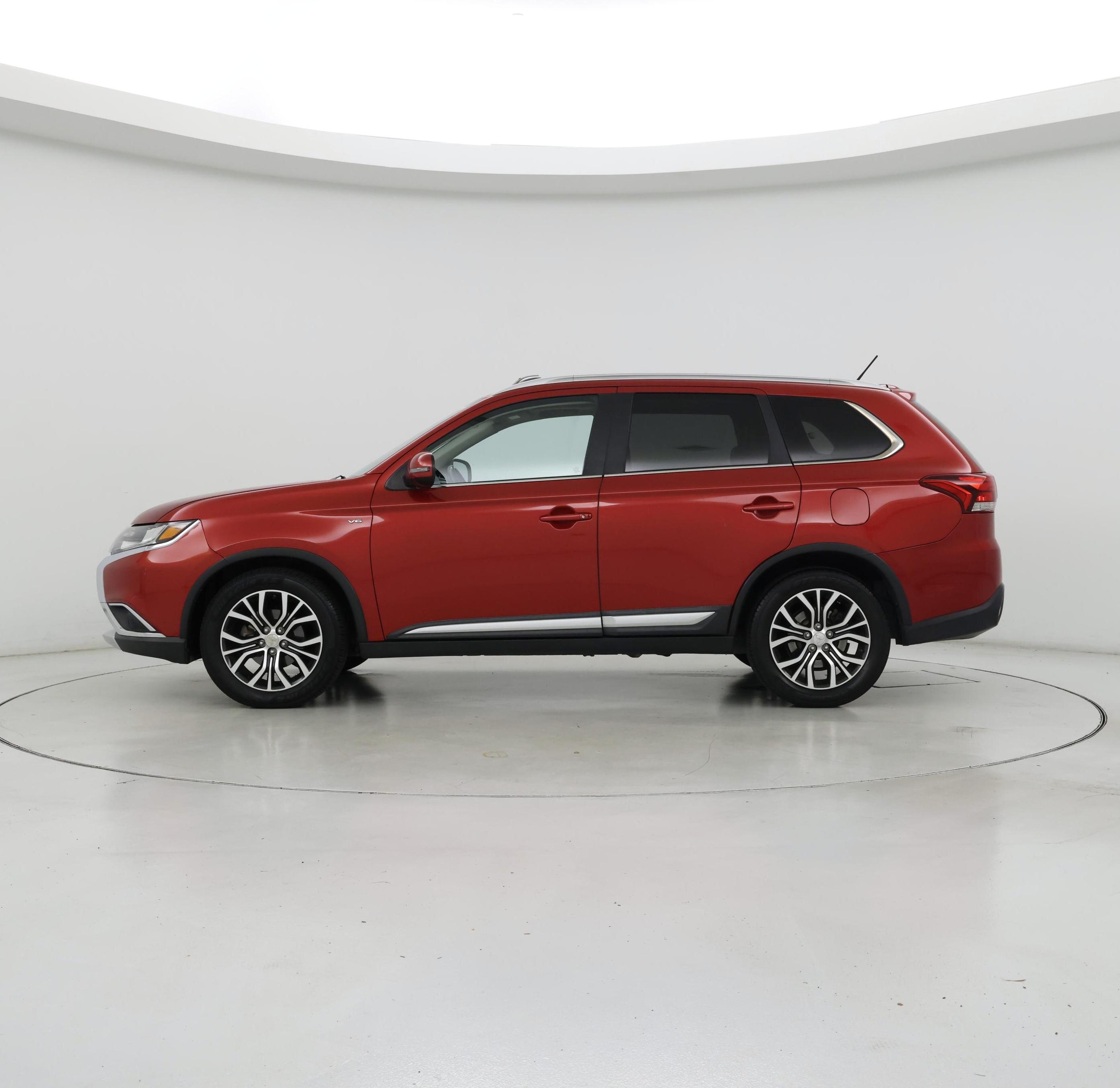 Thumbnail: 2016 Mitsubishi Outlander - 3