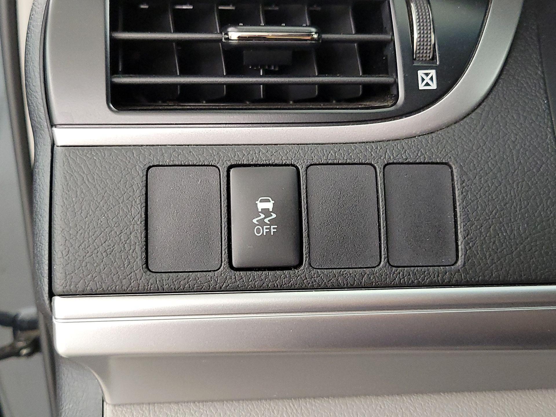 Thumbnail: 2014 Toyota Camry - 13