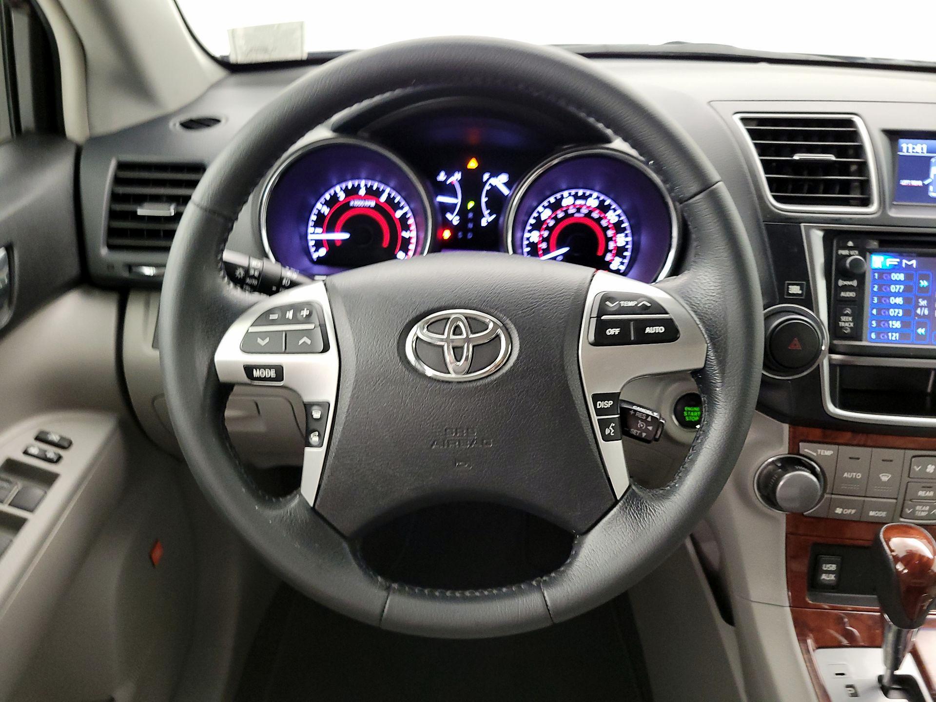 Thumbnail: 2013 Toyota Highlander - 10