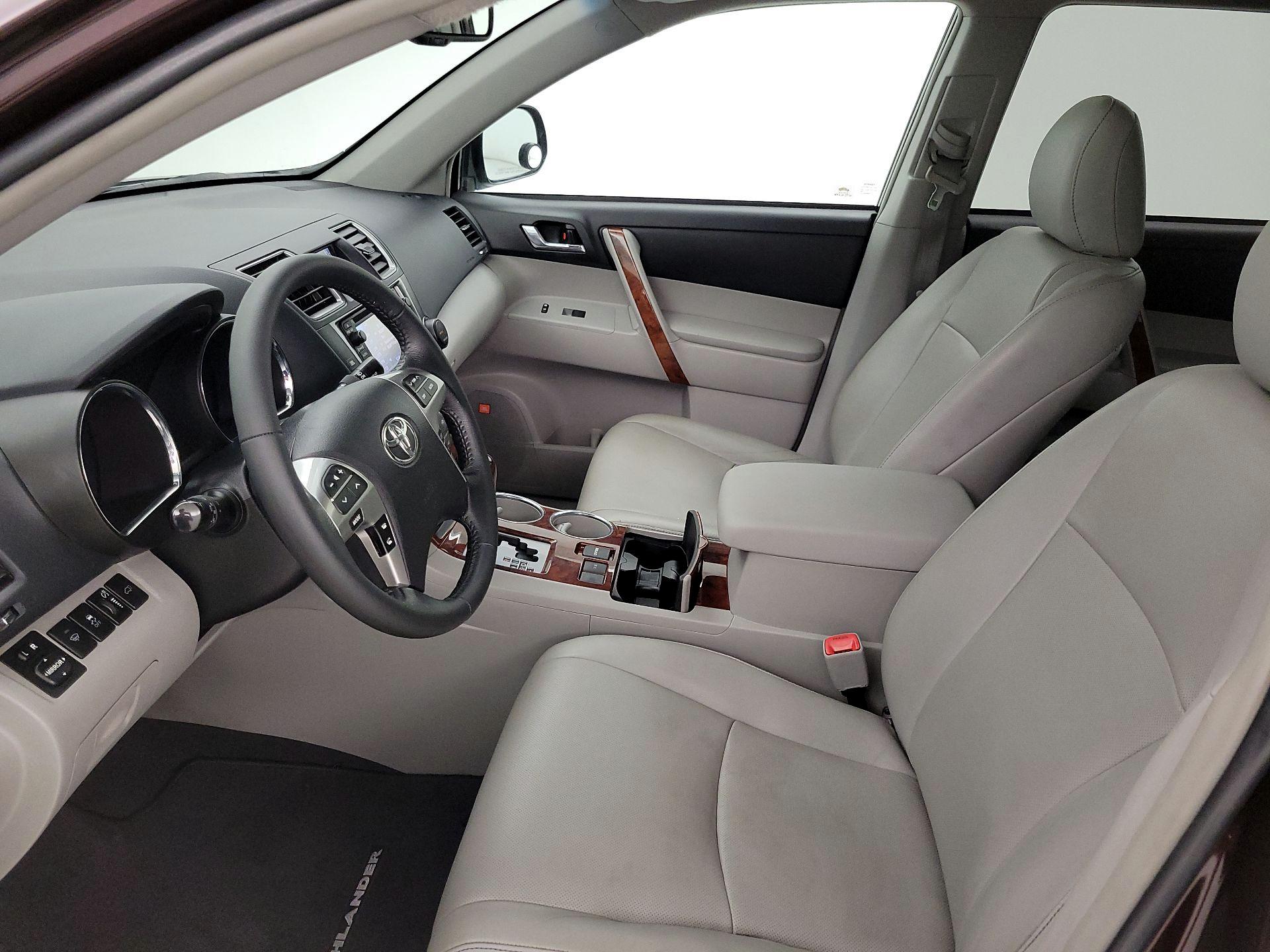 Thumbnail: 2013 Toyota Highlander - 11