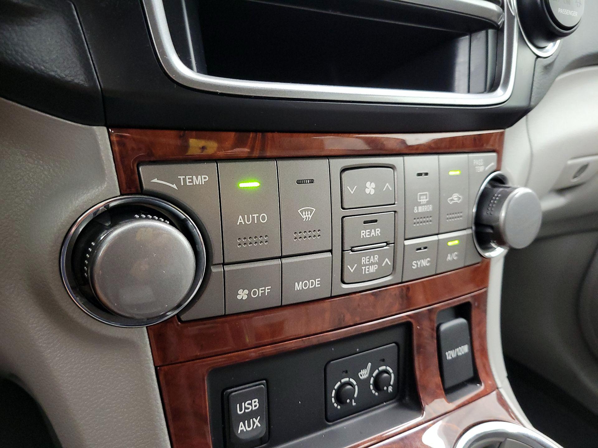 Thumbnail: 2013 Toyota Highlander - 16