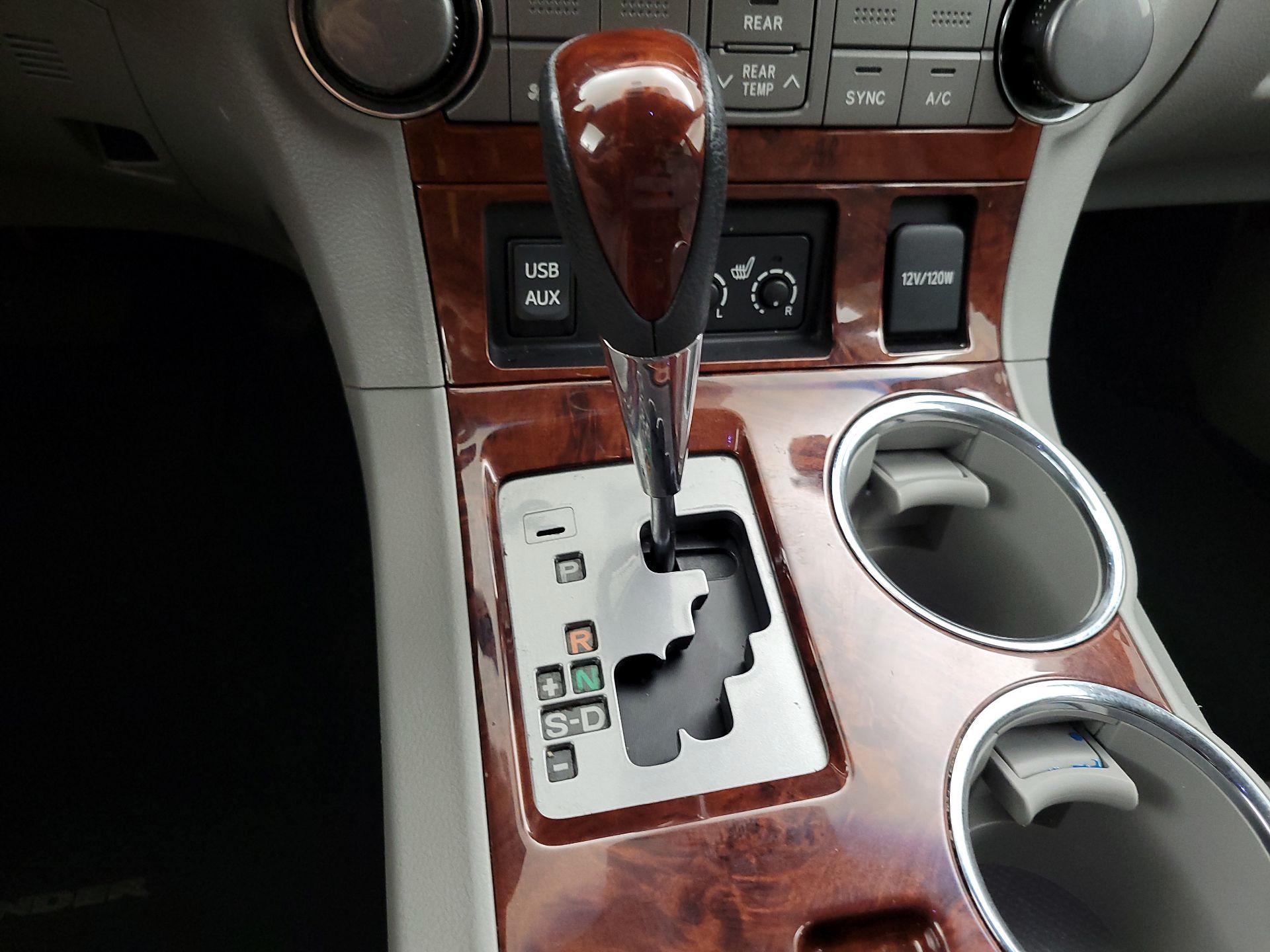 Thumbnail: 2013 Toyota Highlander - 17