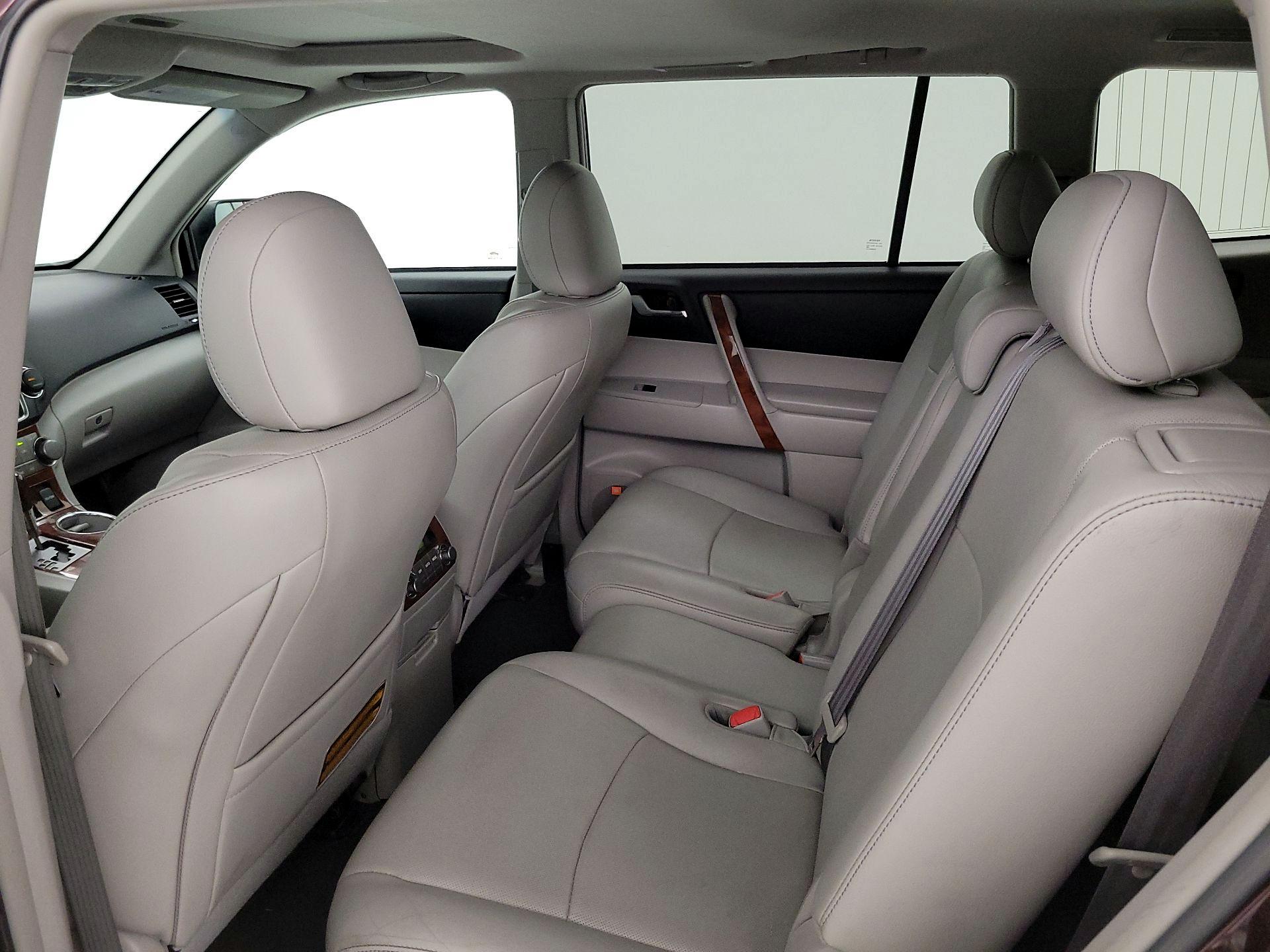 Thumbnail: 2013 Toyota Highlander - 20