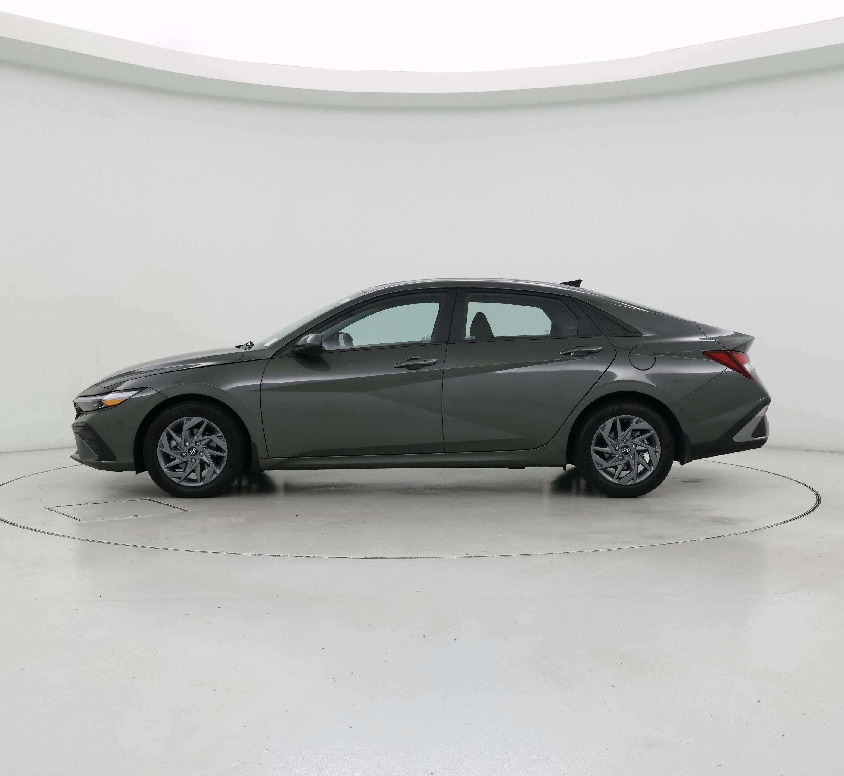 Thumbnail: 2024 Hyundai Elantra - 3