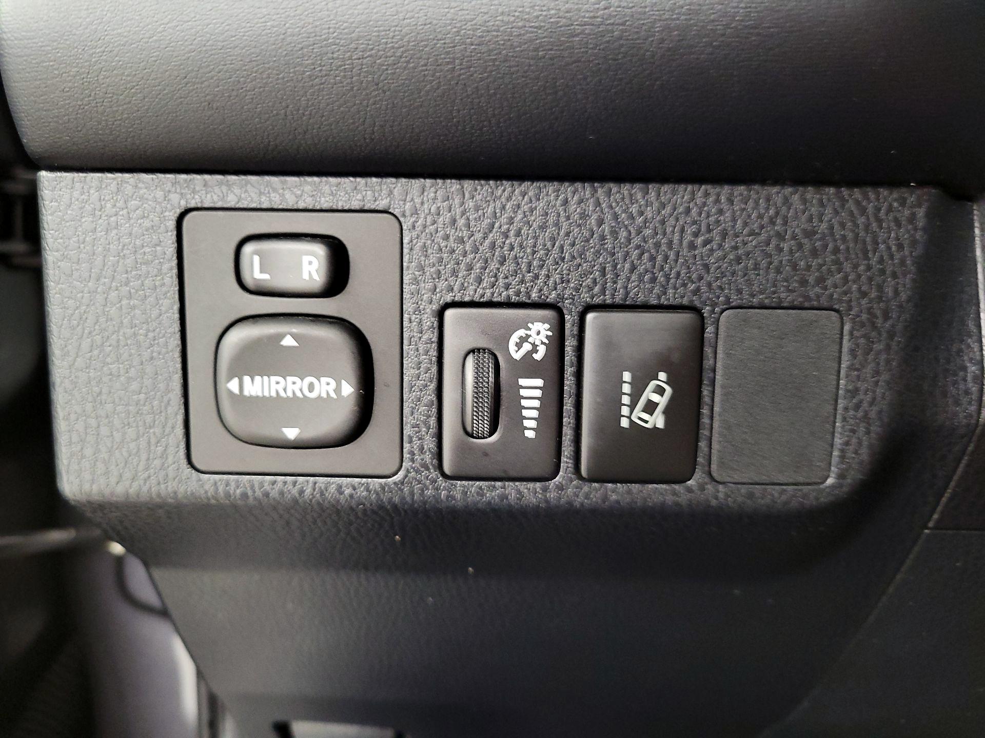 Thumbnail: 2018 Toyota RAV4 - 13
