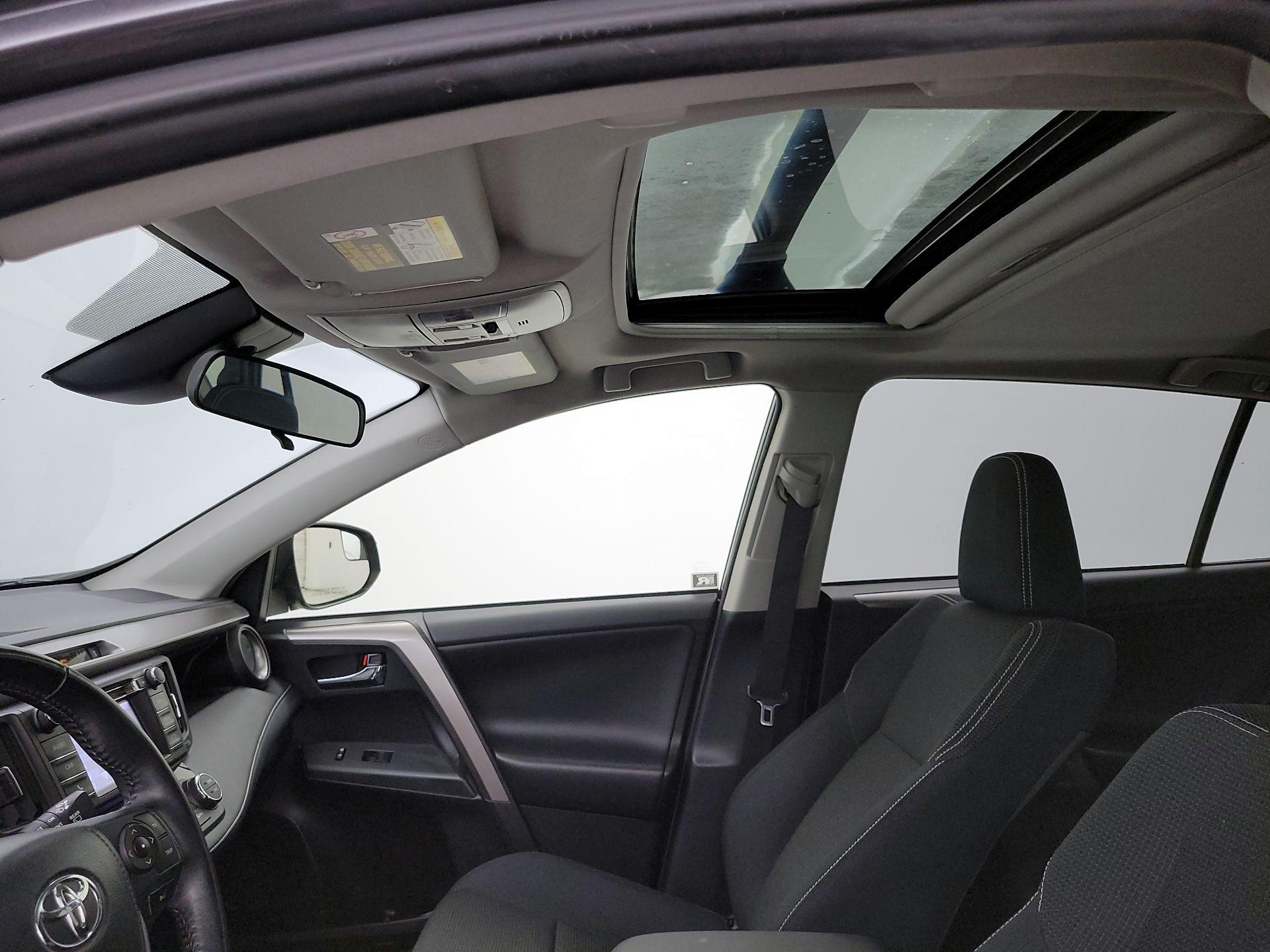Thumbnail: 2018 Toyota RAV4 - 19