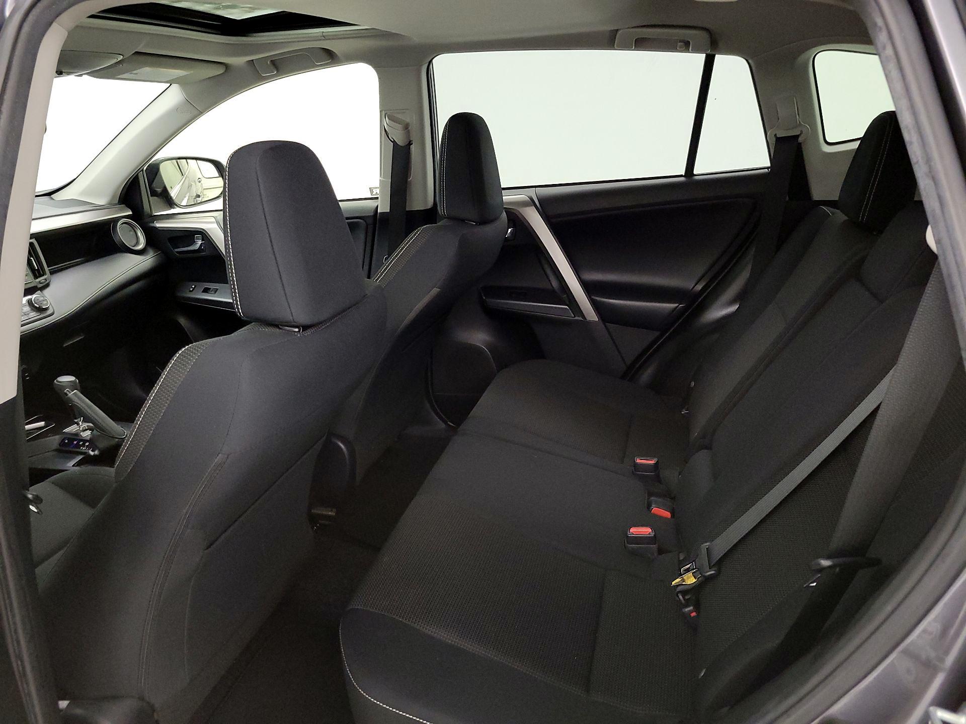 Thumbnail: 2018 Toyota RAV4 - 20